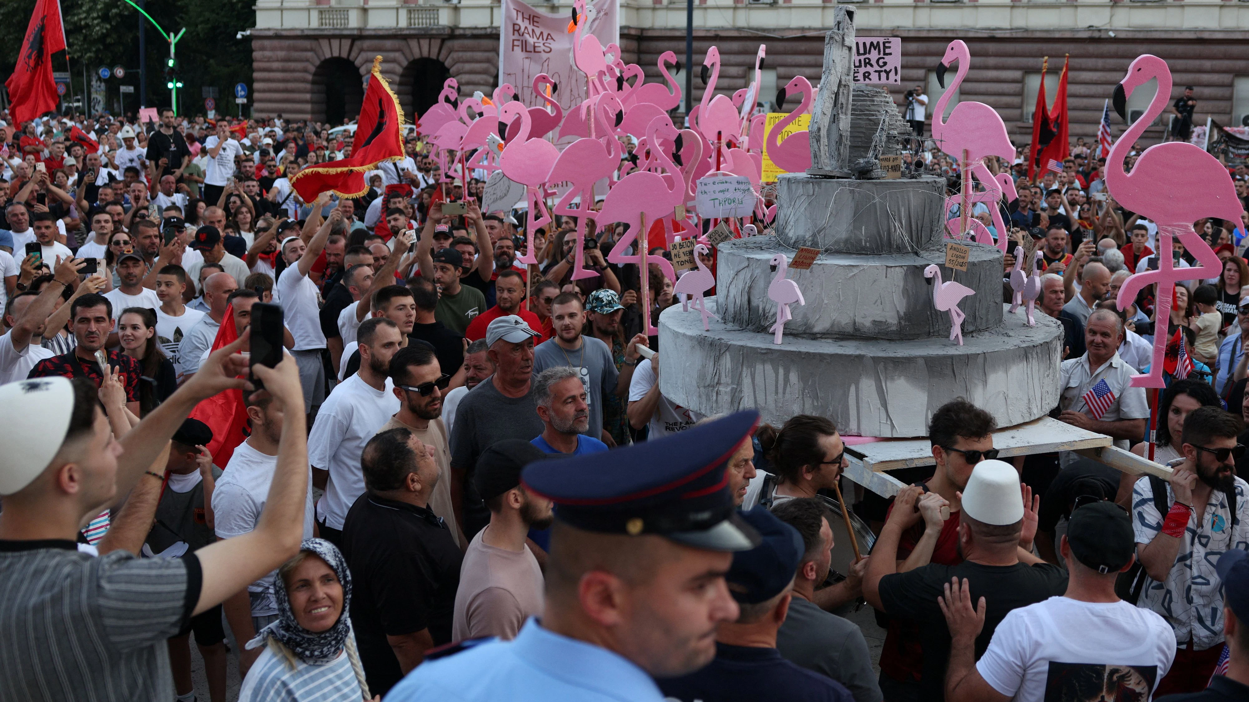 Inzwischen wenden sich die täglichen Proteste aber auch gegen die Regierung selbst.