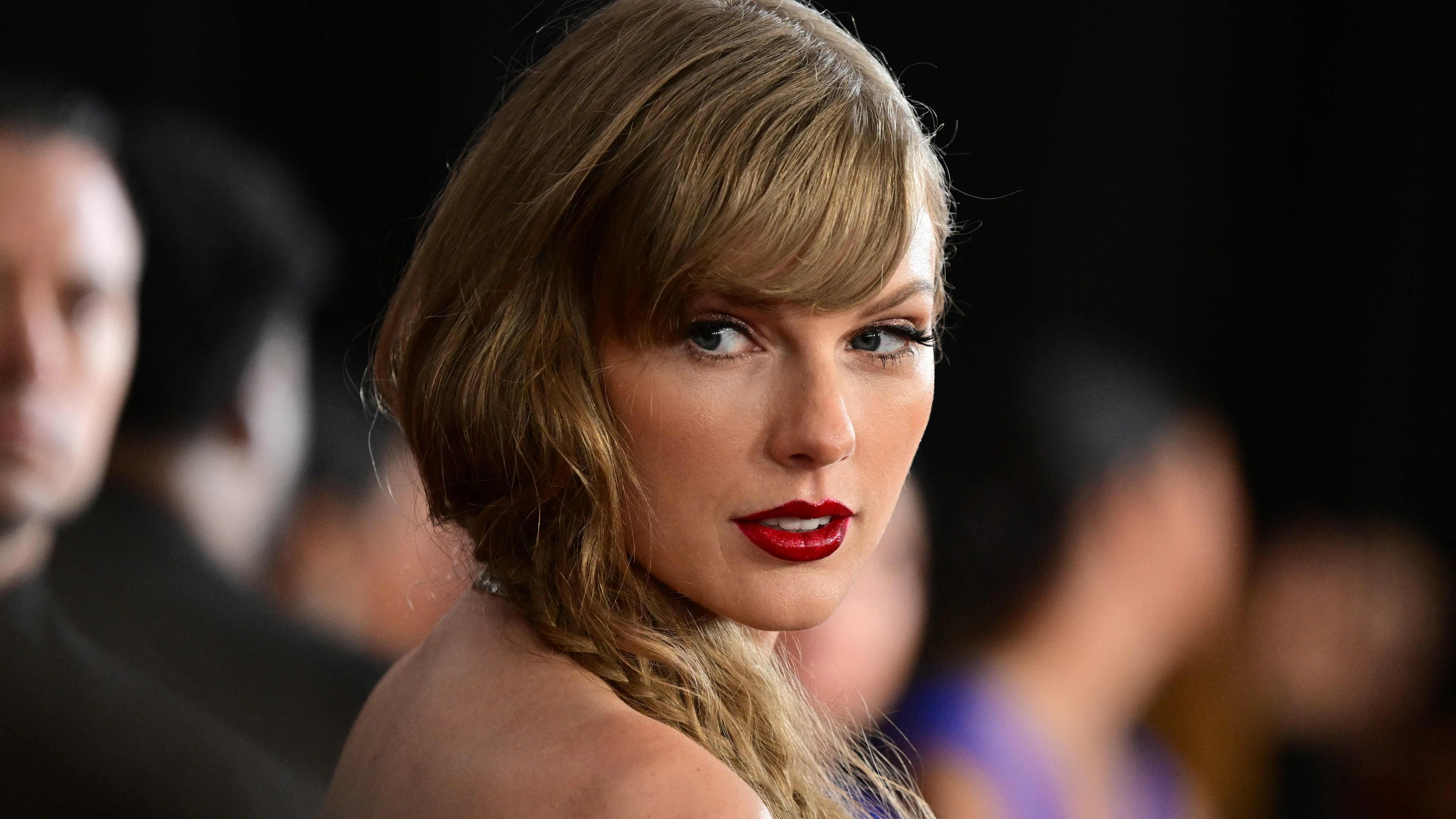 US singer-songwriter Taylor Swift arrives for the 66th Annual Grammy Awards at the Crypto.com Arena in Los Angeles on February 4, 2024. (Photo by Robyn BECK / AFP)