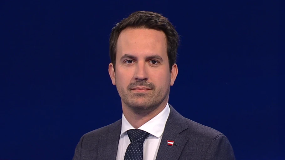 Bildungsminister Christoph Wiederkehr (NEOS) in der "ZIB2" bei ORF-Moderatorin Margit Laufer.