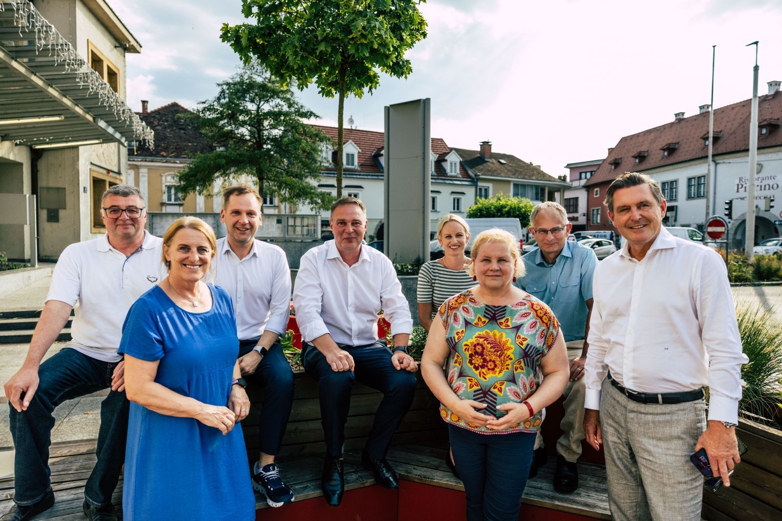Auf dem Gruppenfoto war Marterbauer zu sehen, in der Aussendung fehlte sein Name.