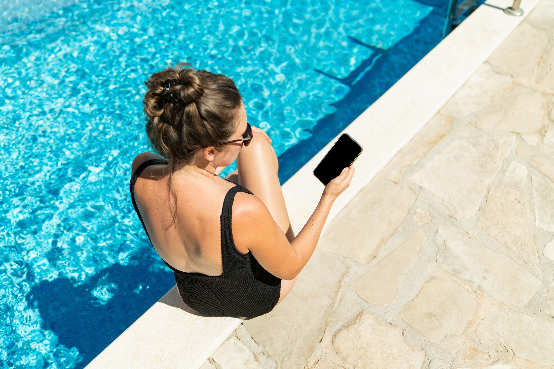 Oft werden die Kinder sogar im Wasser von Mitarbeitern angetroffen, während die Eltern am Smartphone sind.
