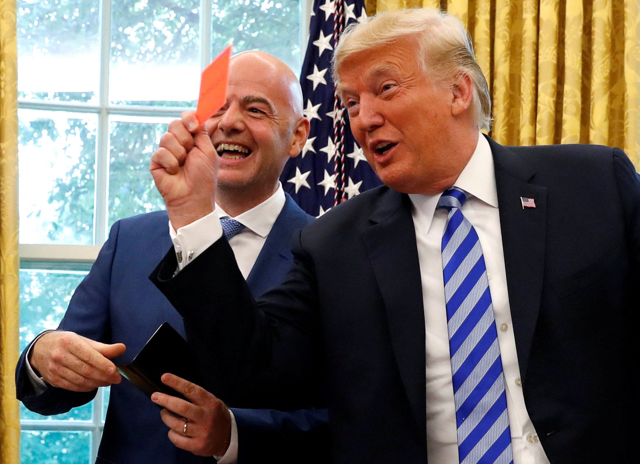 Keine Fotomontage: Trump, Infantino und eine Rote Karte