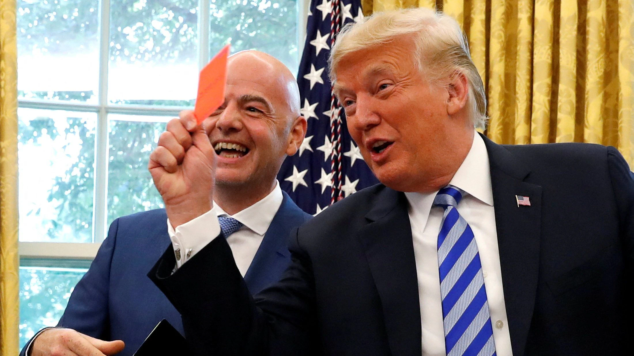 Keine Fotomontage: Trump, Infantino und eine Rote Karte