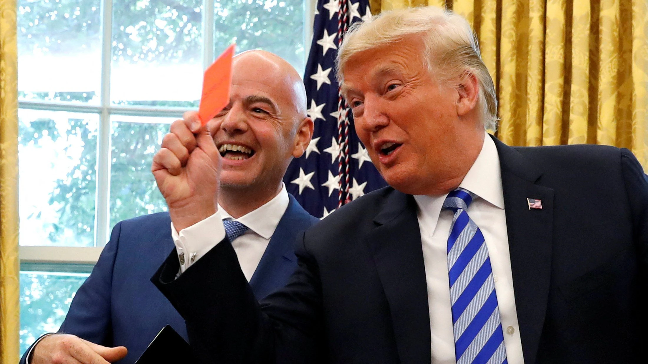 Keine Fotomontage: Trump, Infantino und eine Rote Karte