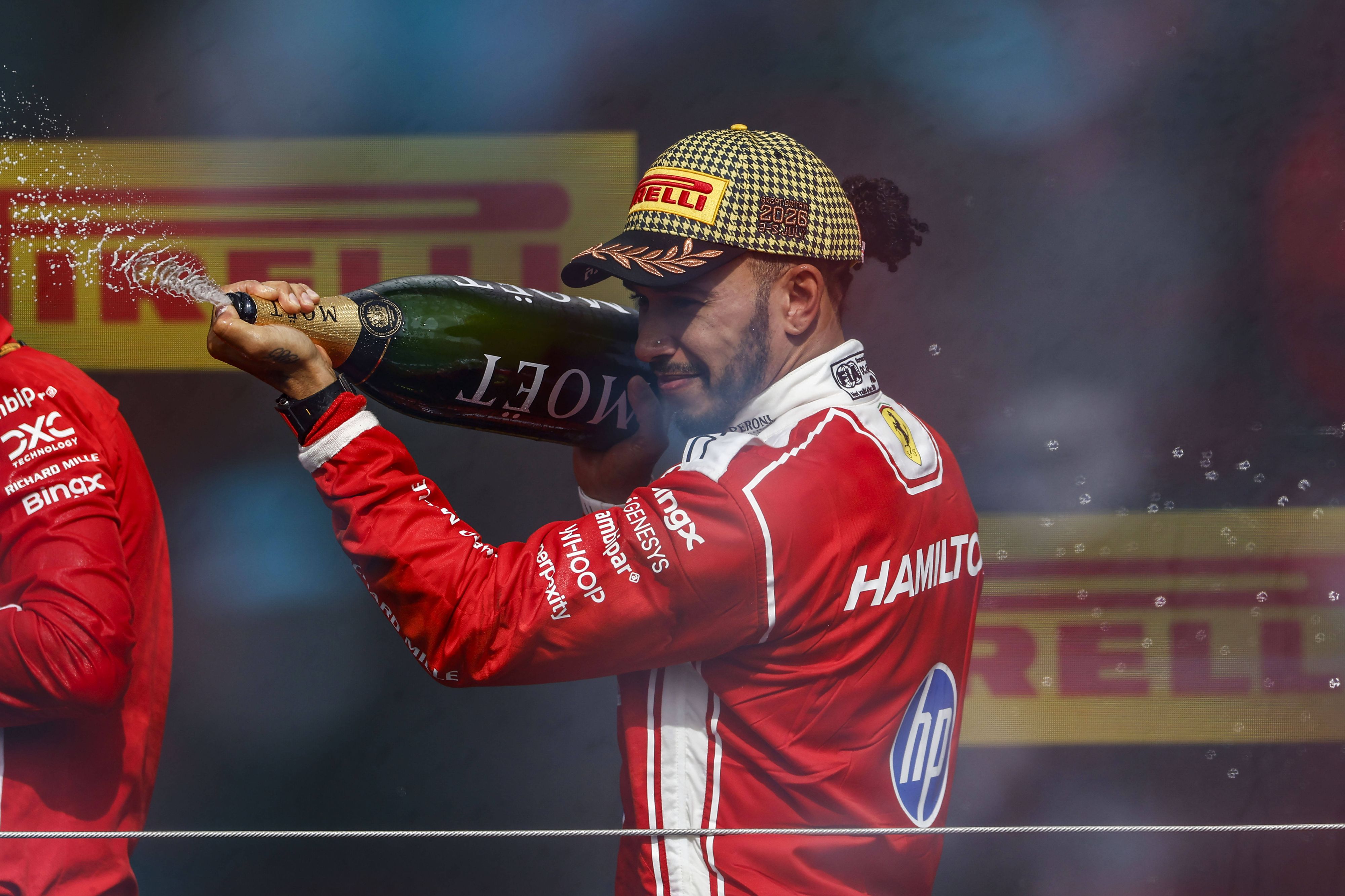 Lewis Hamilton darf Rang drei und den Champagner behalten.