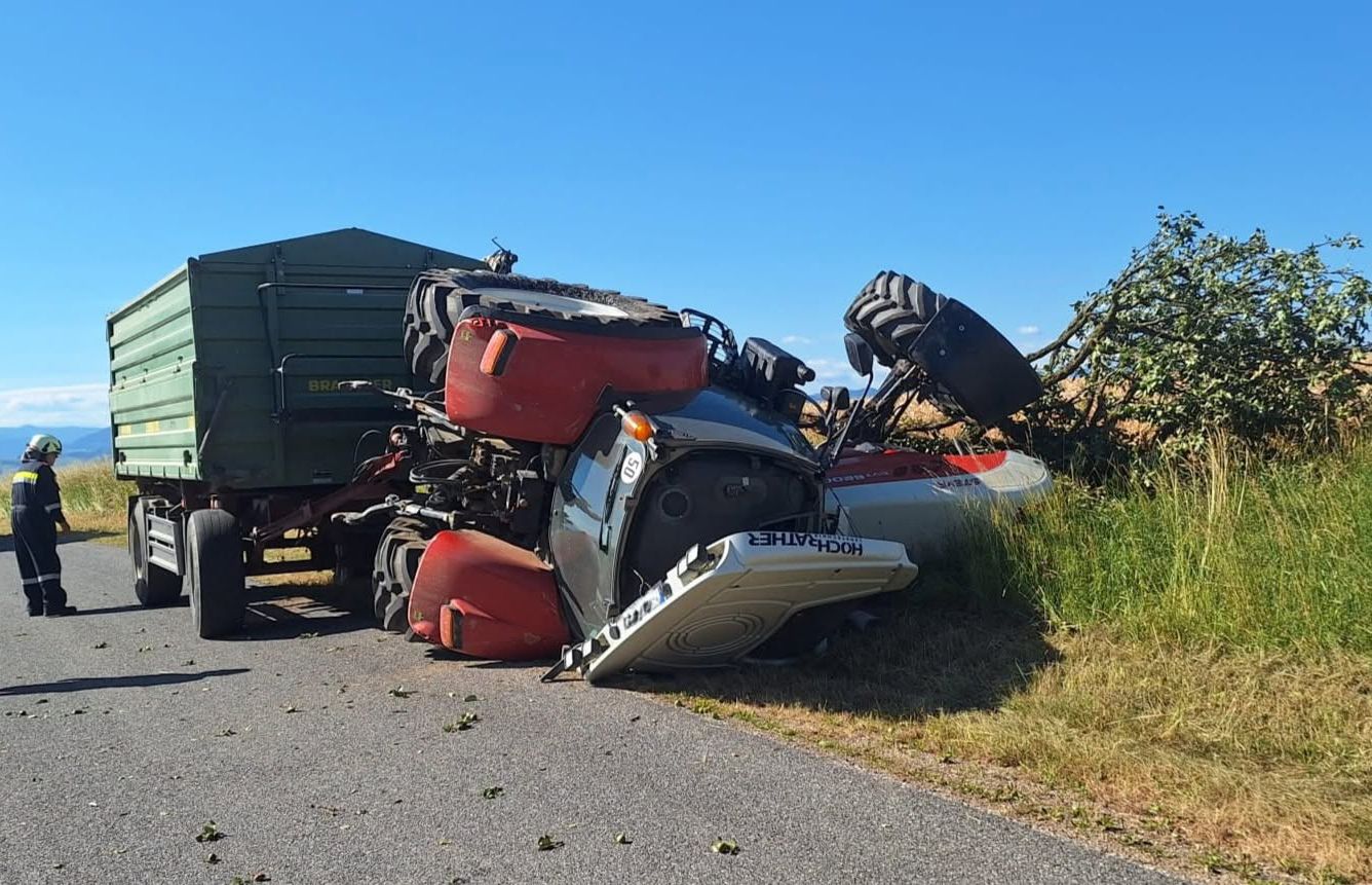 Die Freiwillige Feuerwehr Meilersdorf wurde zur aufwendigen Bergung einer Arbeitsmaschine alarmiert.
