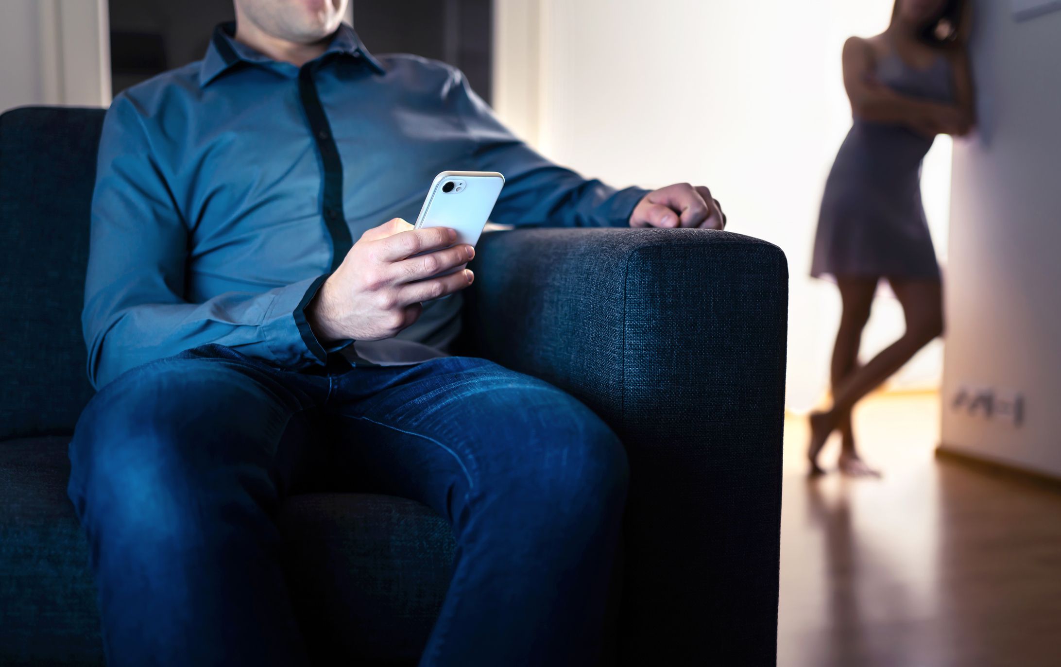 Eines Morgens entdeckte Katja am Handy ihres Partners eine verhängnisvolle Nachricht.