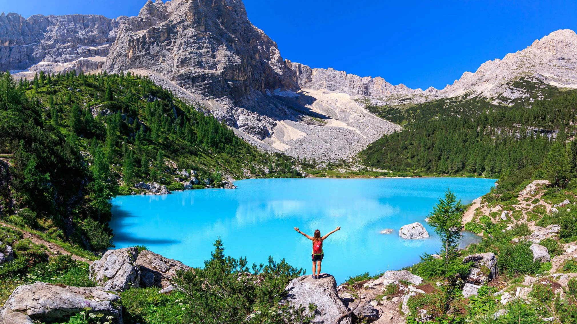 Die malerische Landschaft der Dolomiten zieht Touriusten an.
