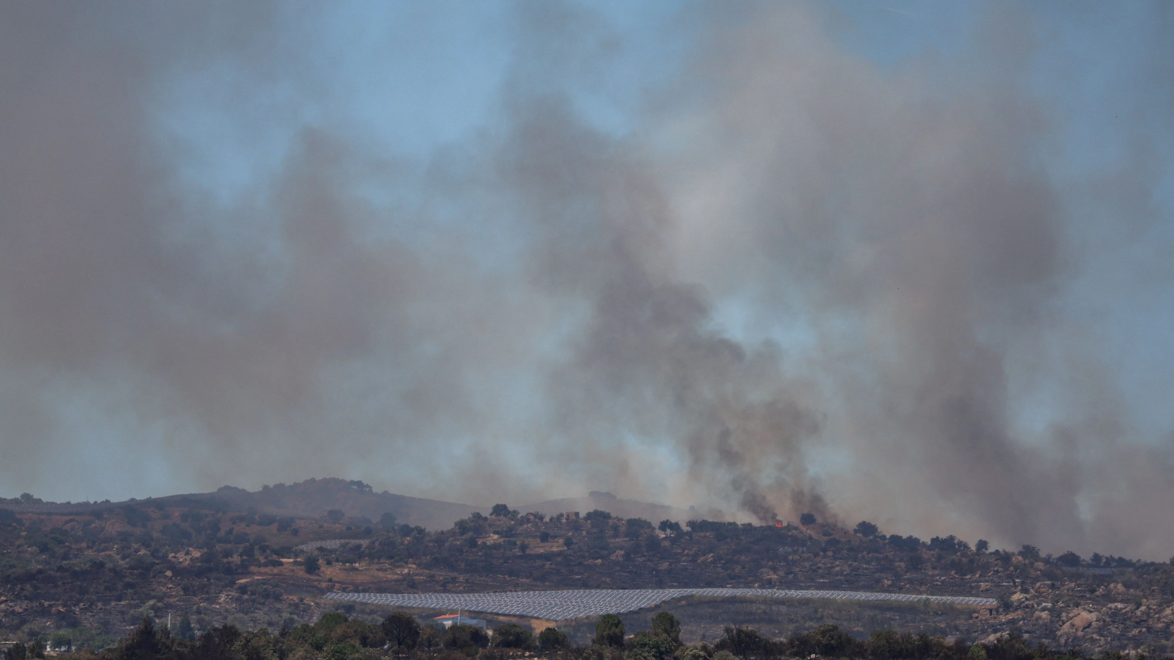 Heute.at - Schon 16.500 Hektar zerstört – Inferno in Südfrankreich