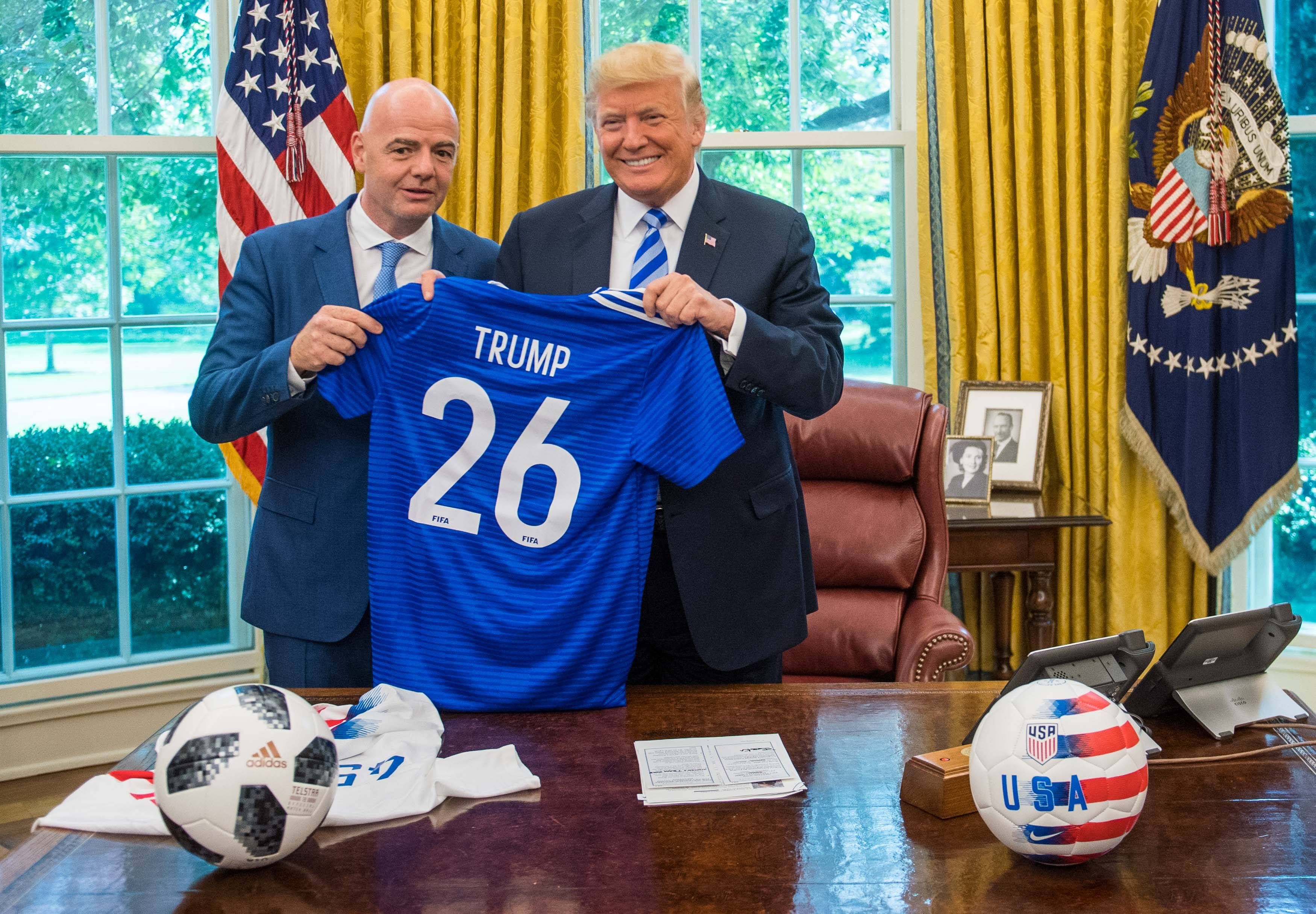 Infantino (l.) und Trump sorgen für einen Eklat.