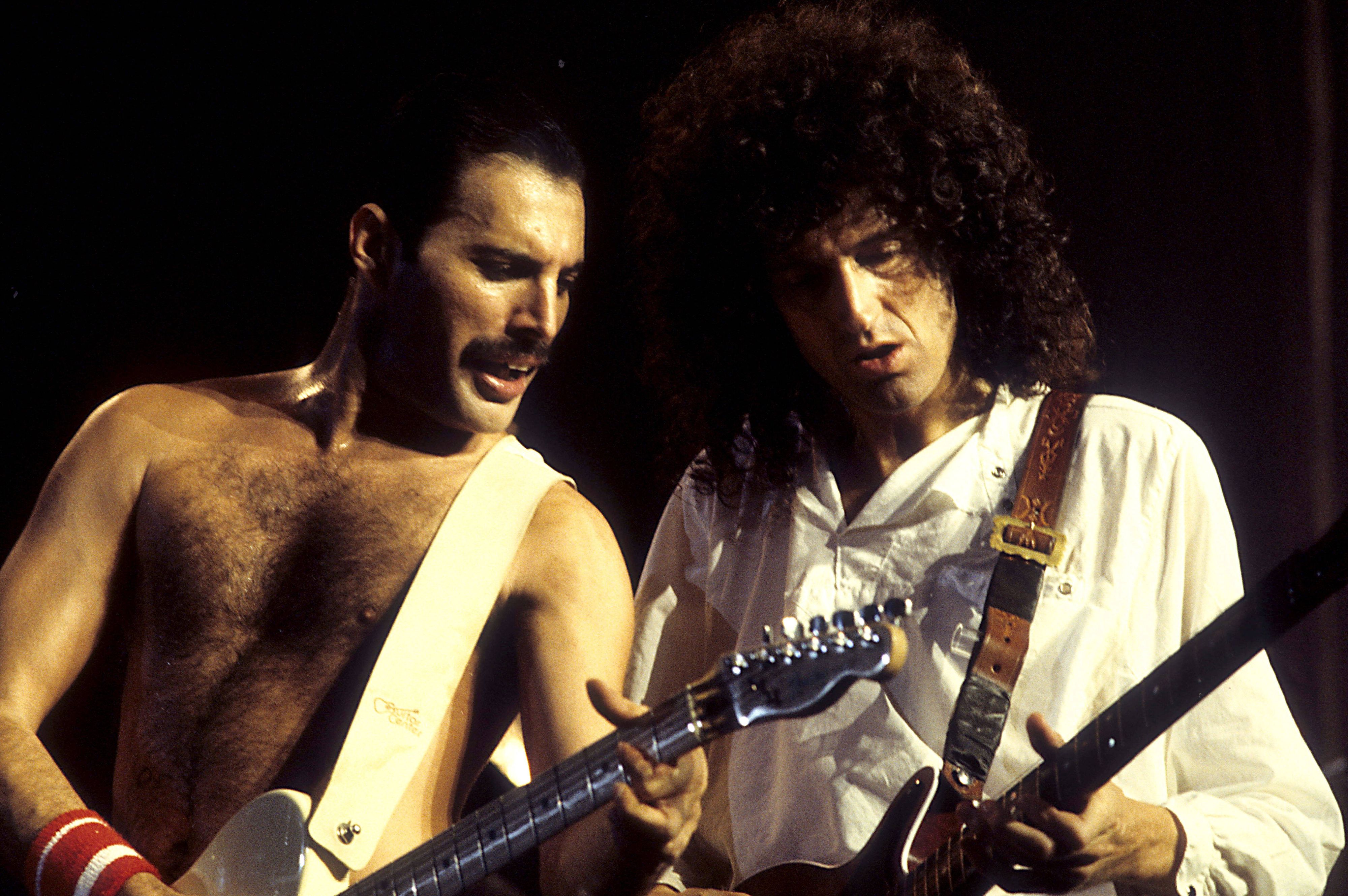 Sänger Freddie Mercury (li.) und Gitarrist Brian May gründeten 1970 die Band 