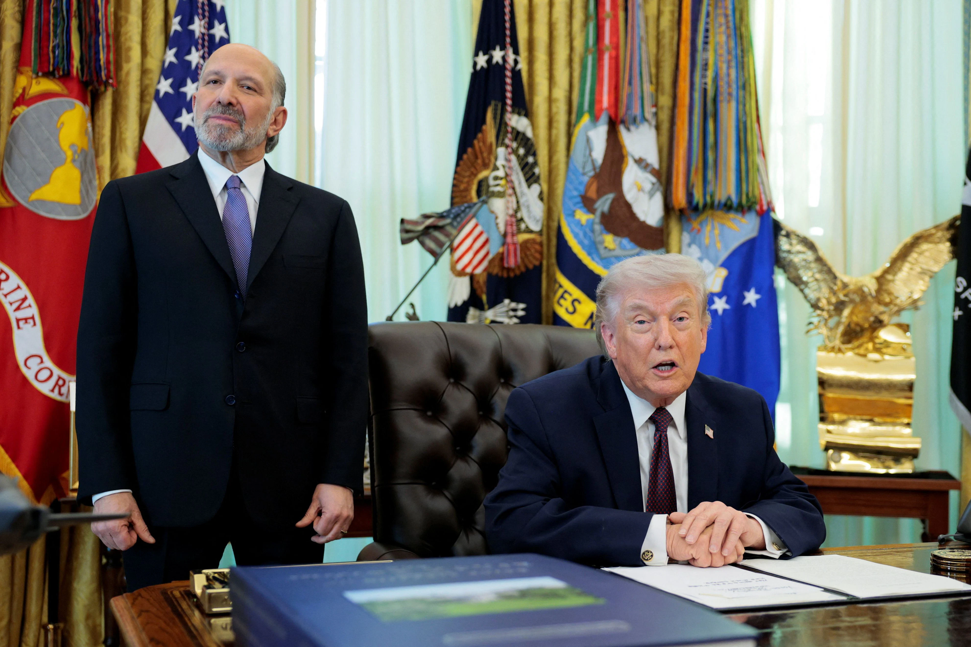 Verdächtigen China, sich eine EUV-fähige Maschine beschafft zu haben: US-Handelsminister Howard Lutnick und Präsident Donald Trump