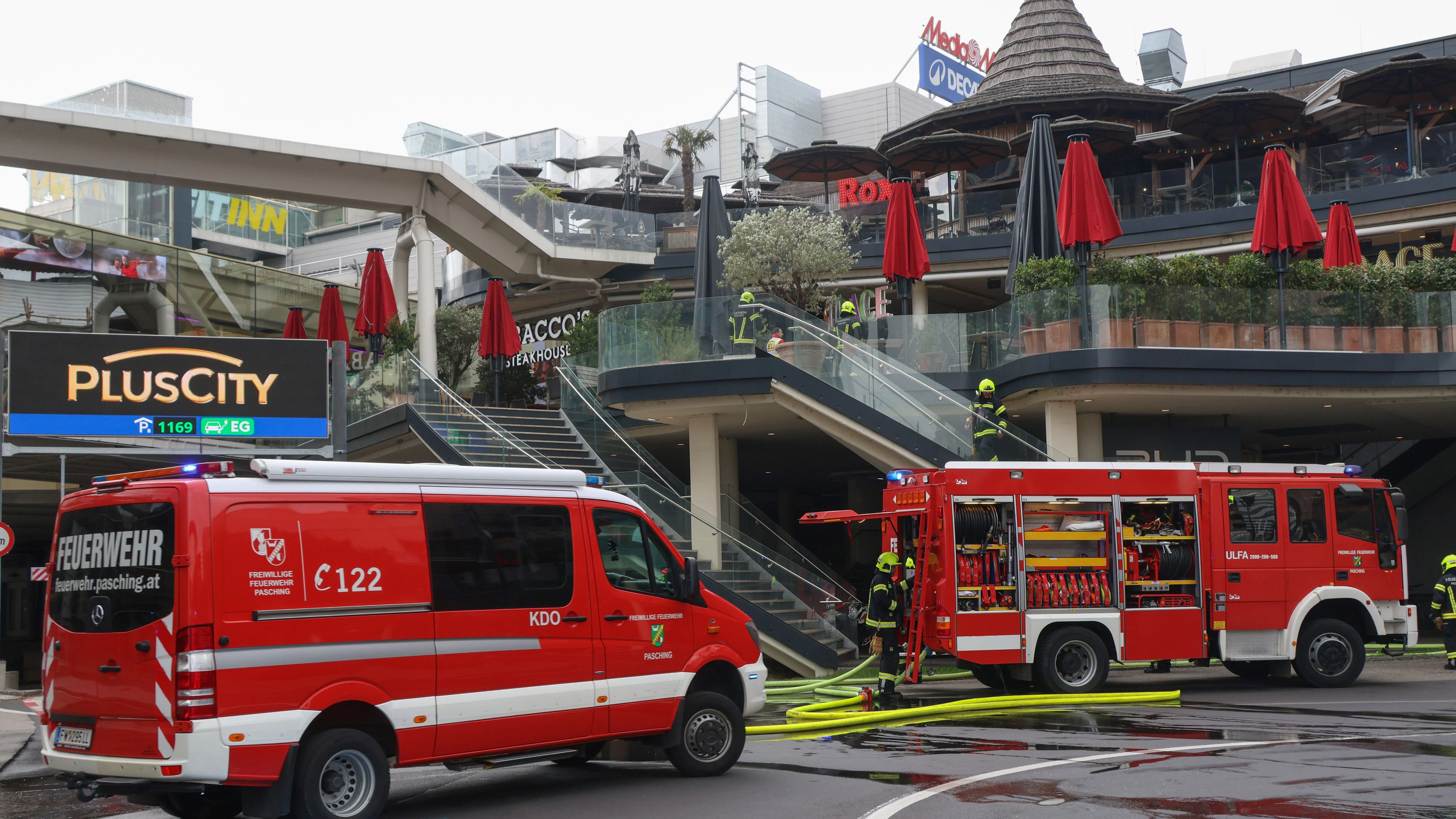 Heute.at - Feuer in der Plus City – drei Personen im Spital