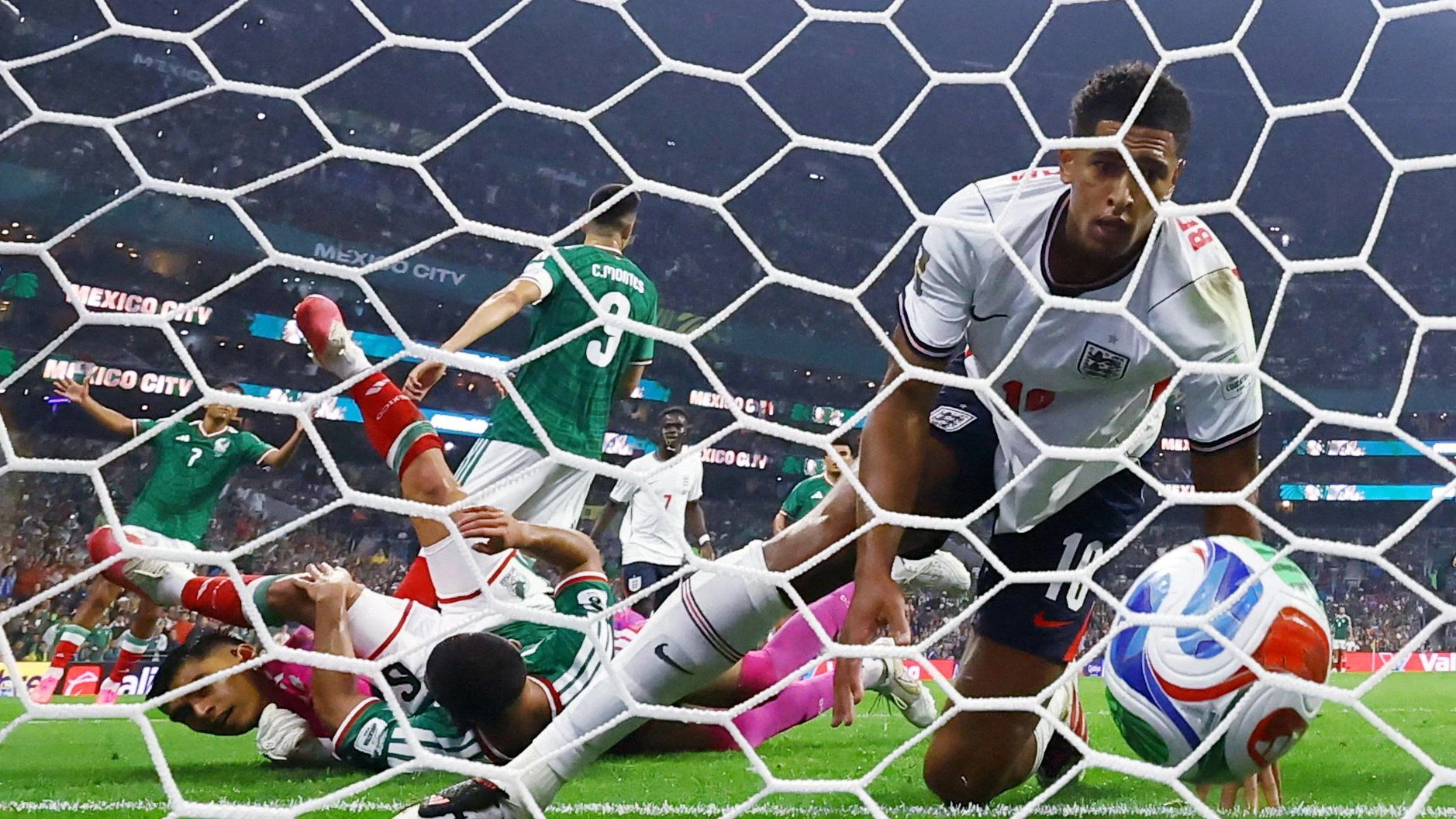 Heute.at - 3:2! England erzittert Sieg gegen Mexiko in Unterzahl