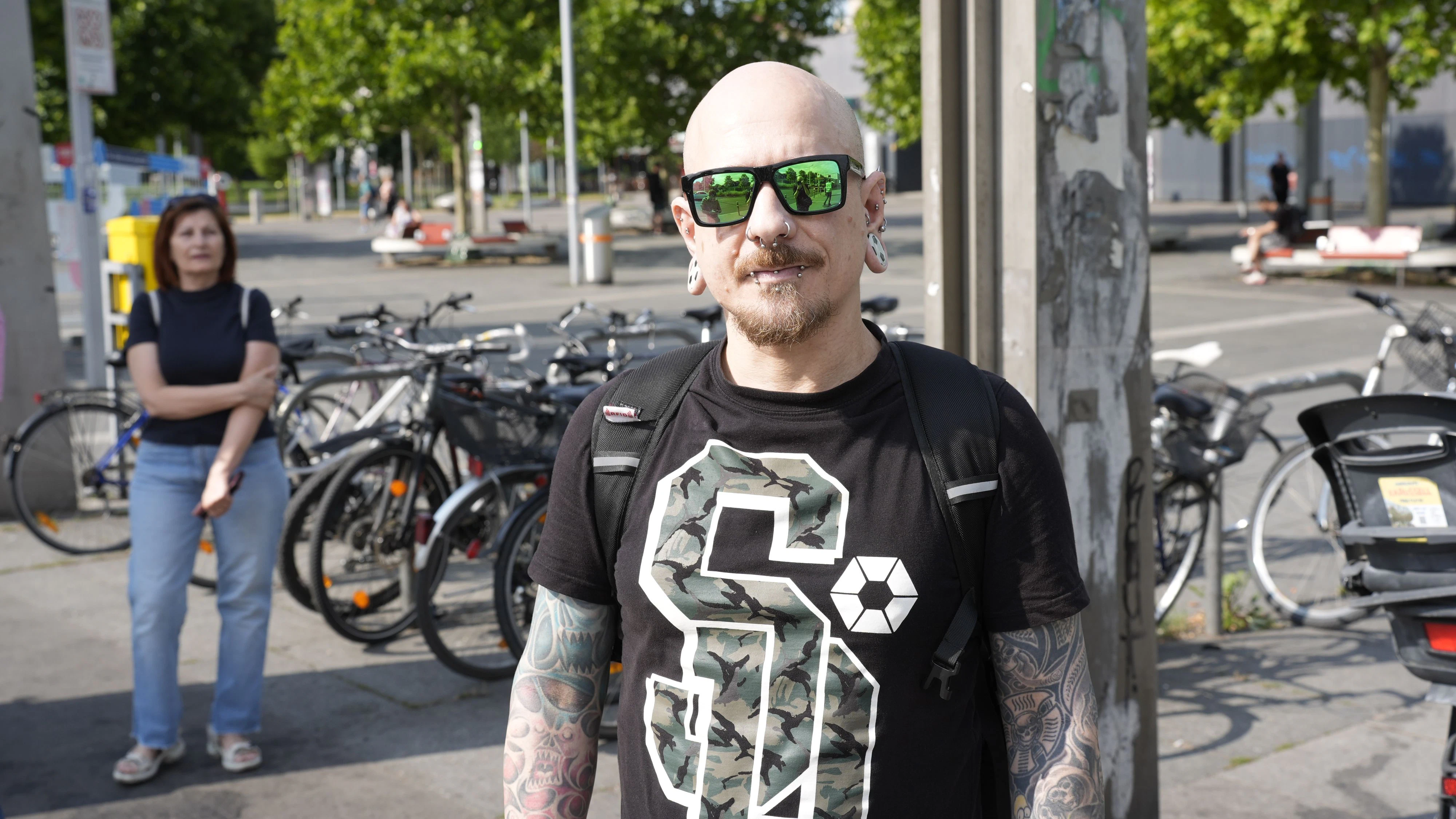 Thomas ist von den wiederholten Bauarbeiten nur noch genervt.
