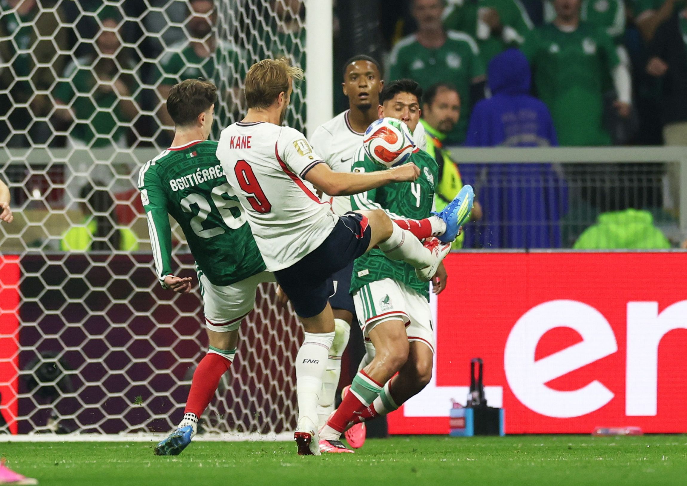 Harry Kane verschuldet einen Elfmeter.