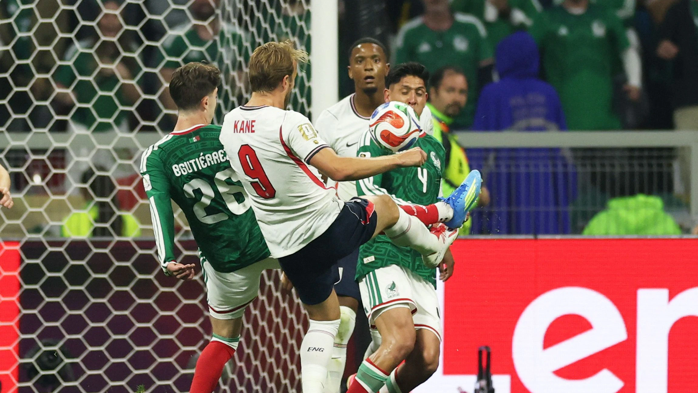 Harry Kane verschuldet einen Elfmeter.