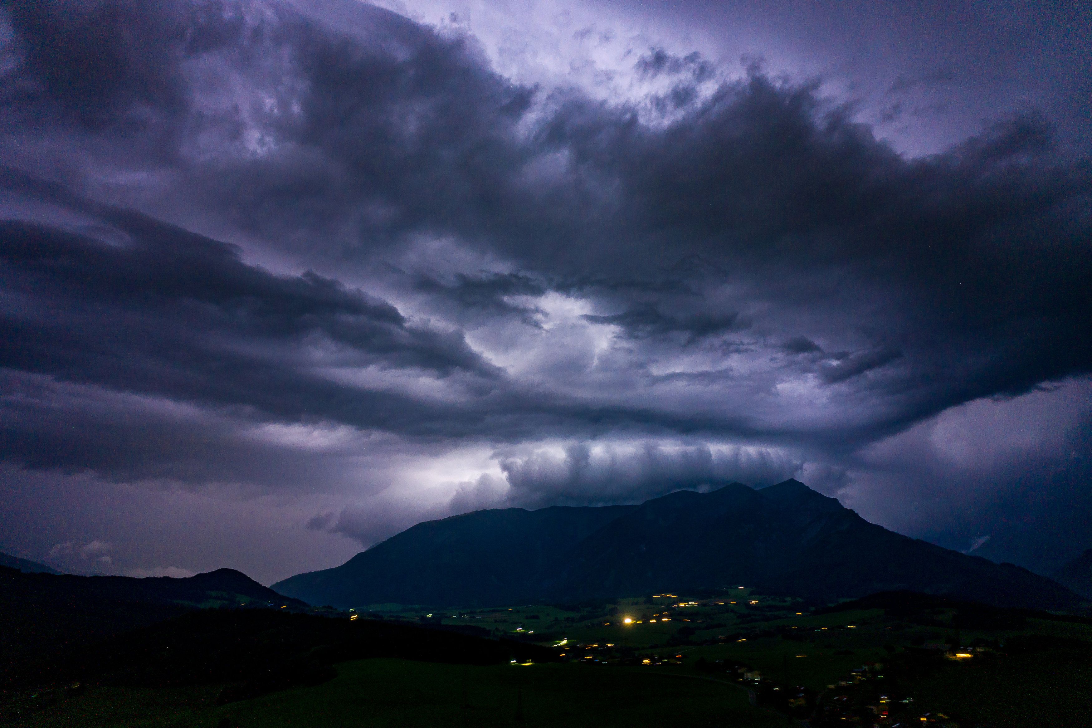 Heute.at - Blitz und Donner – Meteorologe warnt jetzt alle