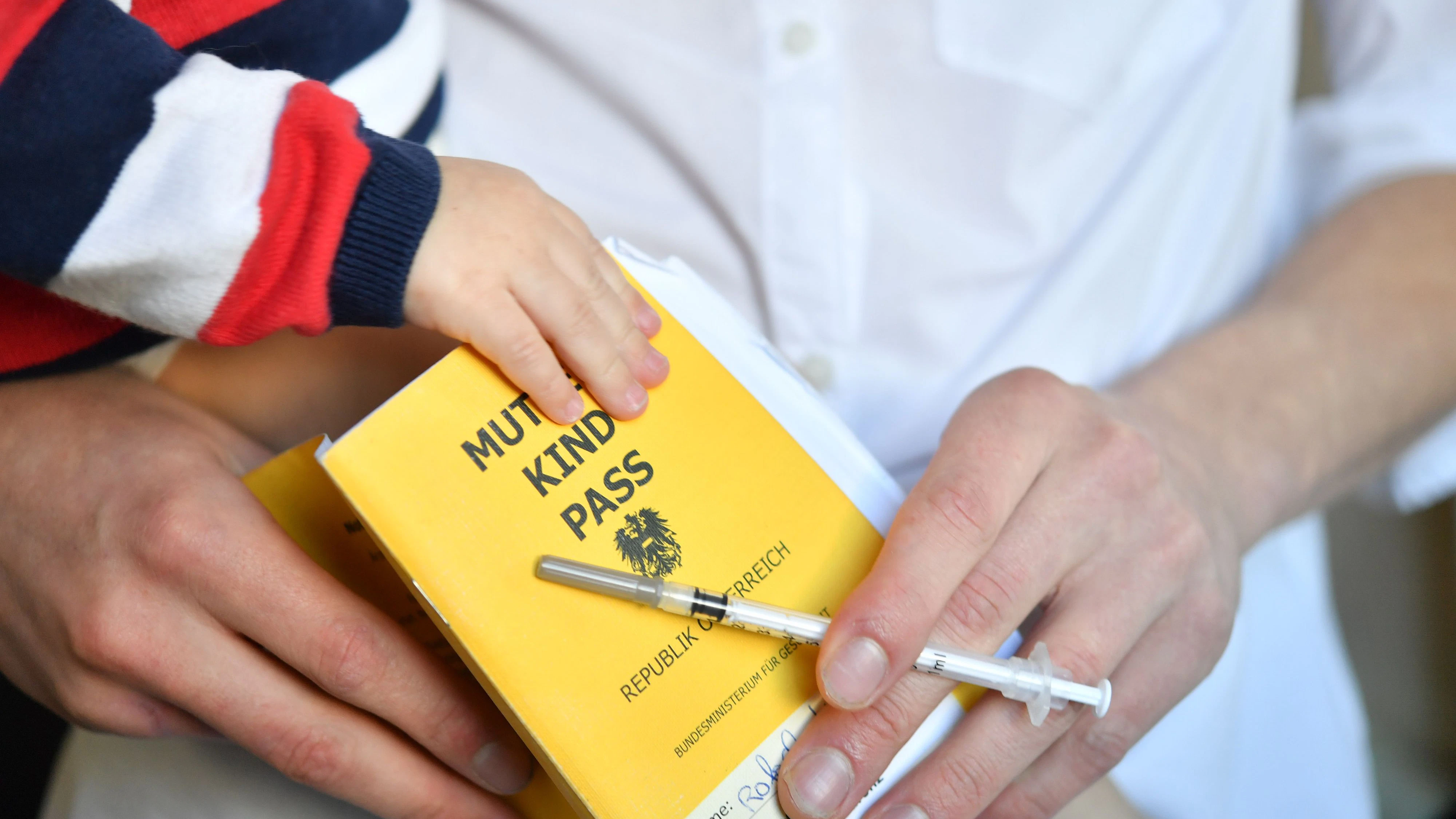 ABD0023_20190201 - SALZBURG - ÖSTERREICH: ++ THEMENBILD ++ Illustration zum Thema Impfung / Mutter Kind Pass, am Donnerstag, 31. Jänner 2019, in Salzburg. - FOTO: APA/BARBARA GINDL