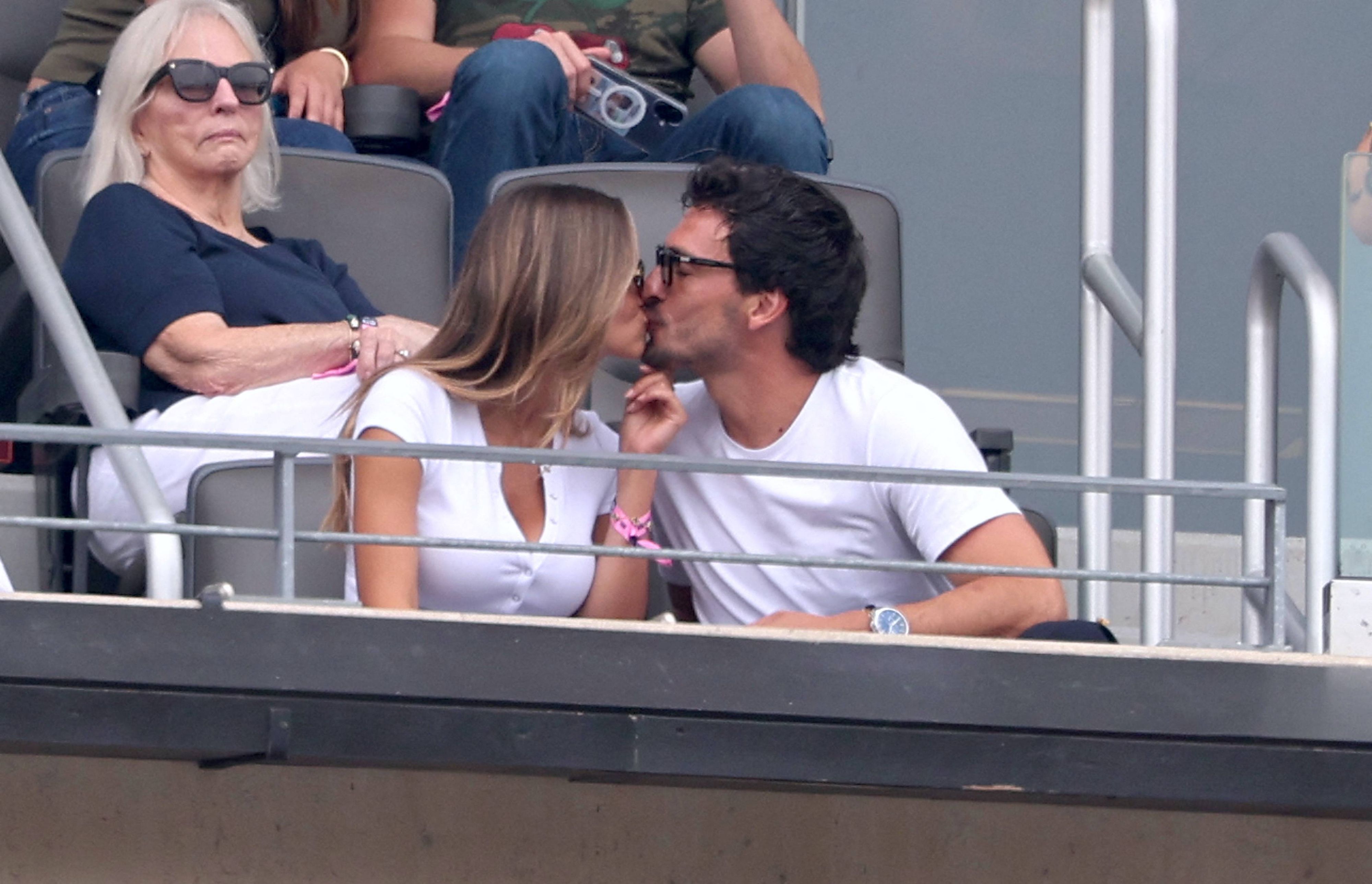Mats Hummels mit Freundin Nicola Cavanis