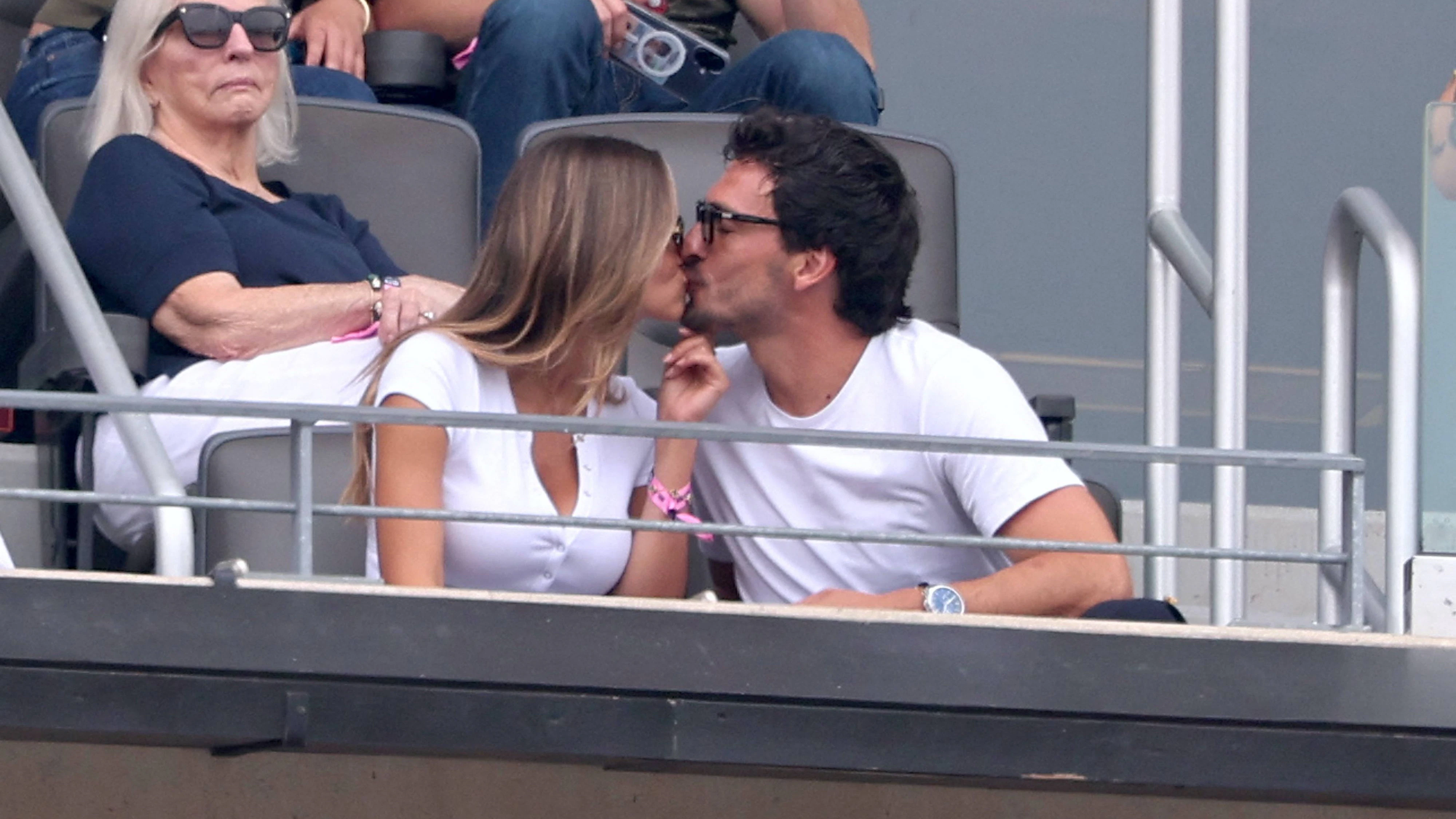 Mats Hummels mit Freundin Nicola Cavanis