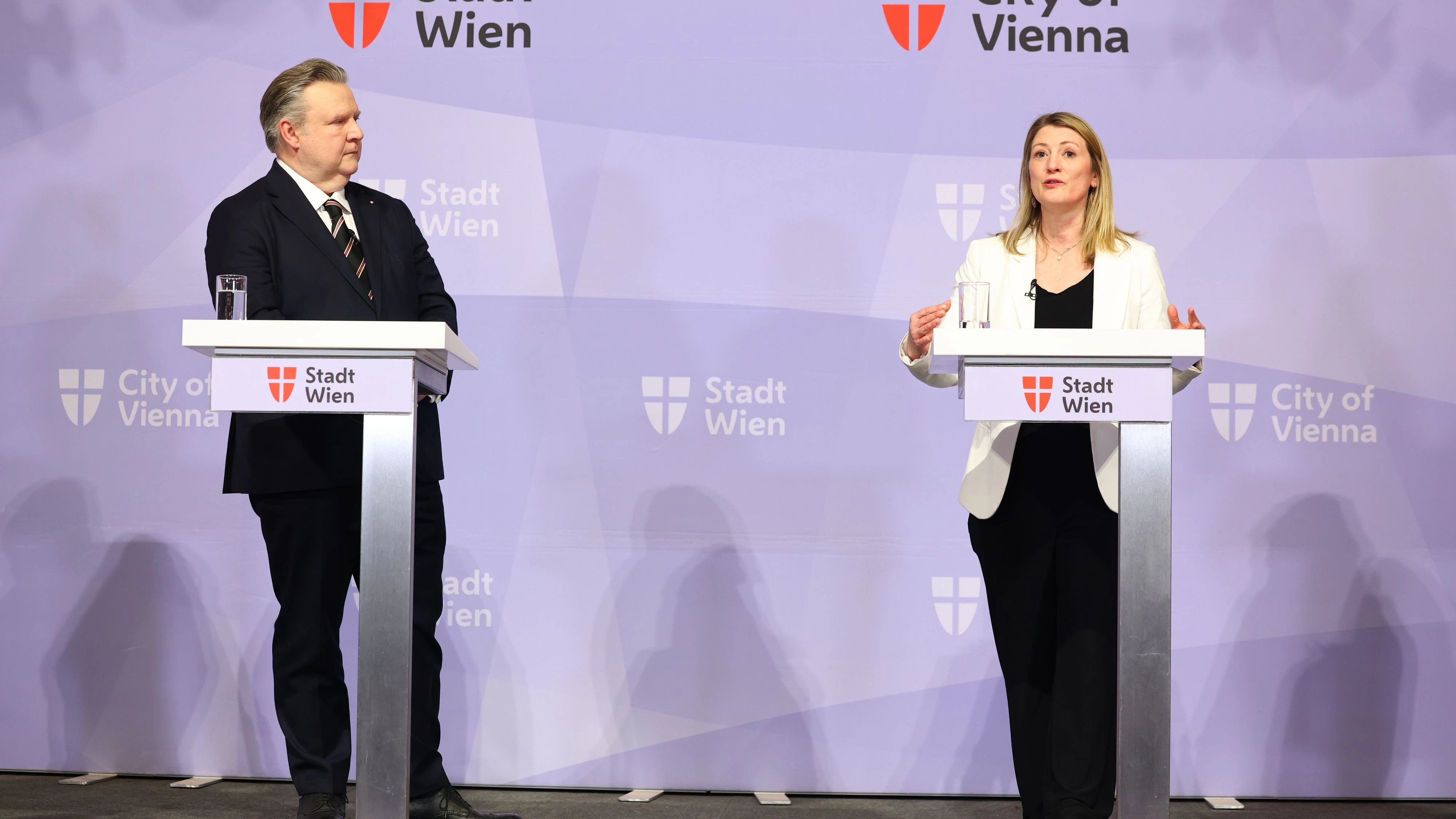Bürgermeister Michael Ludwig und VizebürgermeisterinBettina Emmerling im Wiener Rathaus. 