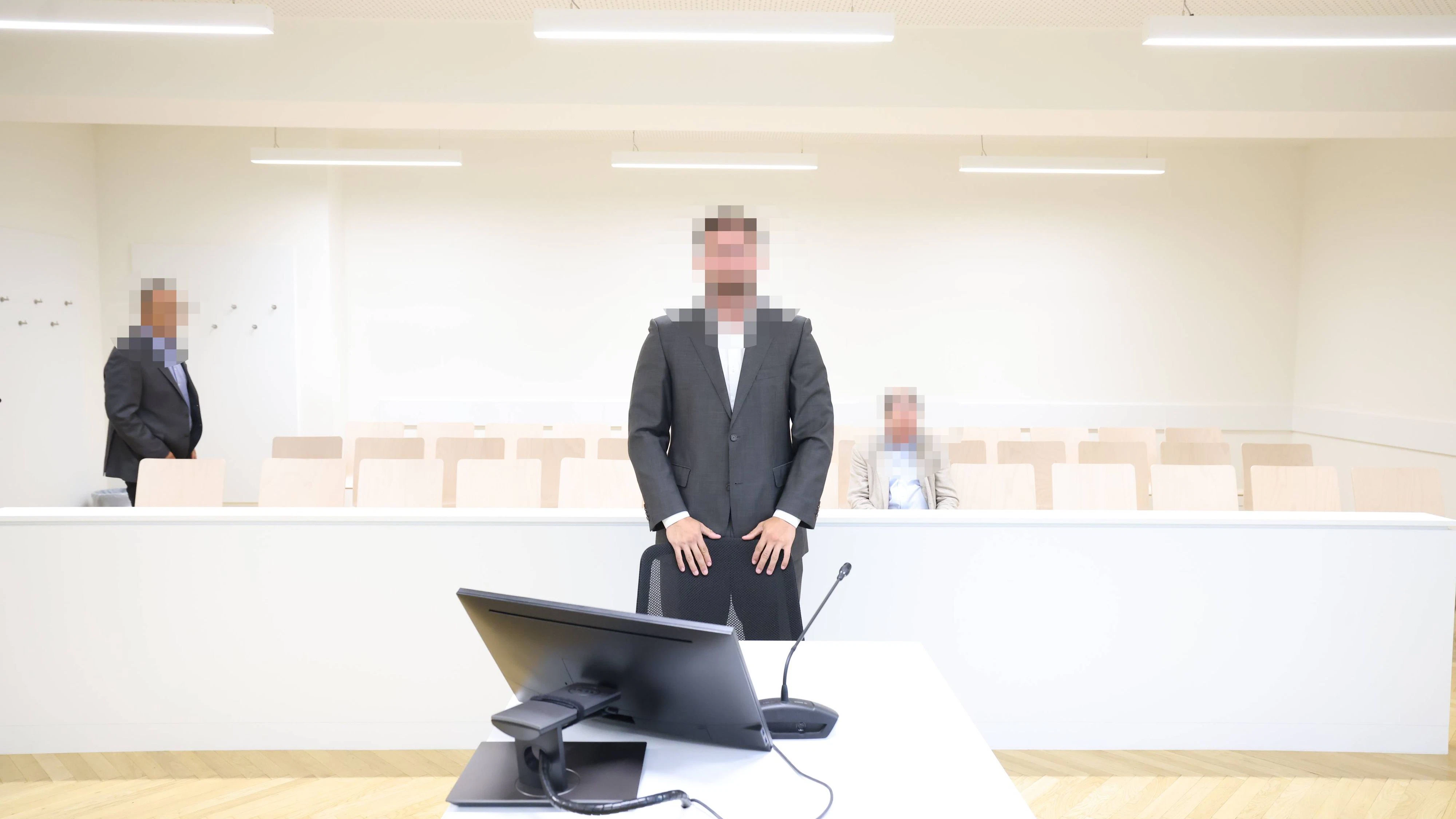 Der Angeklagte vor Gericht.