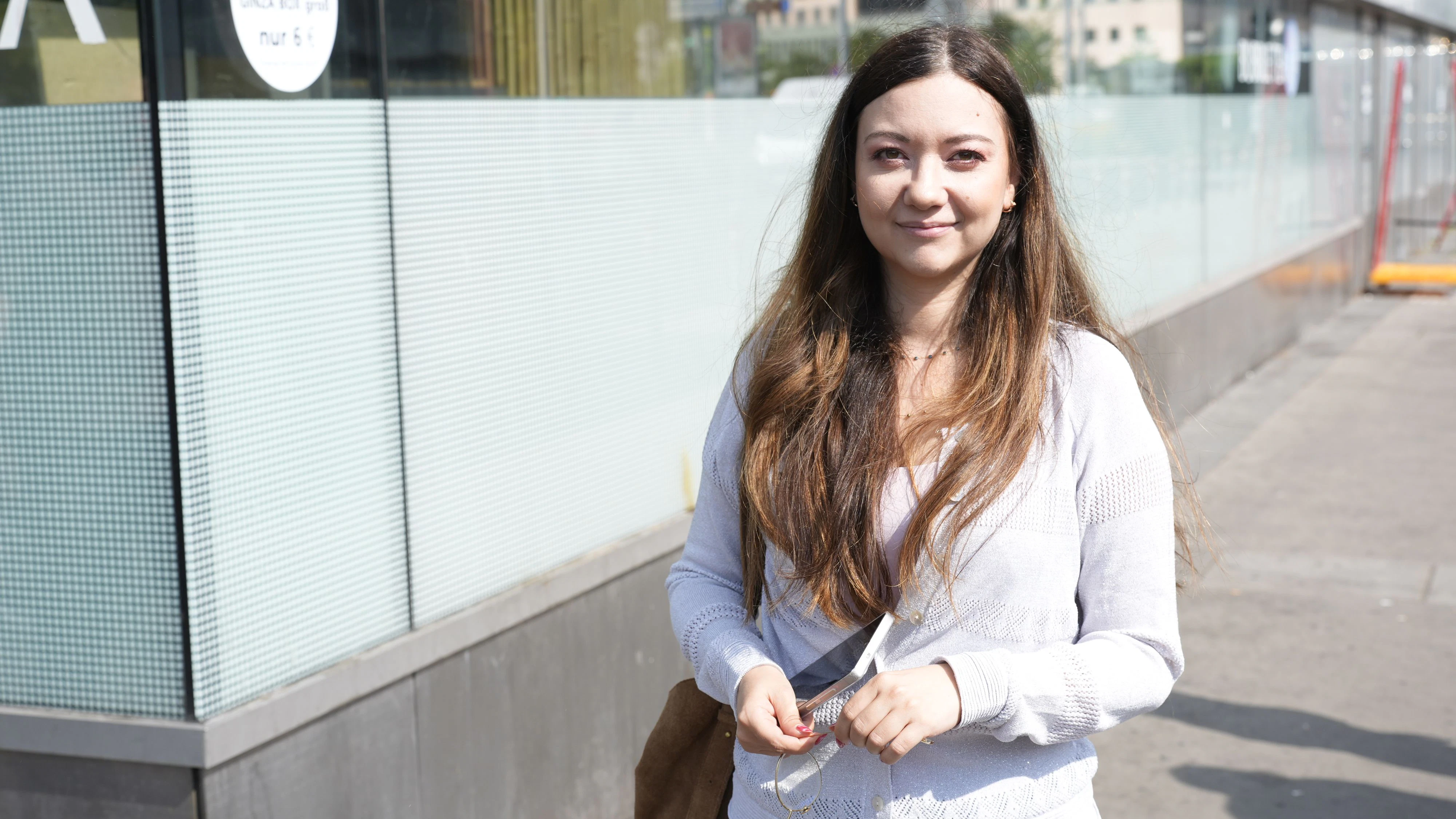 Alexandra aus Stockerau darf bald ins Home-Office wechseln, weil sie statt 40 Minuten fast zwei Stunden ins Büro brauchen würde.