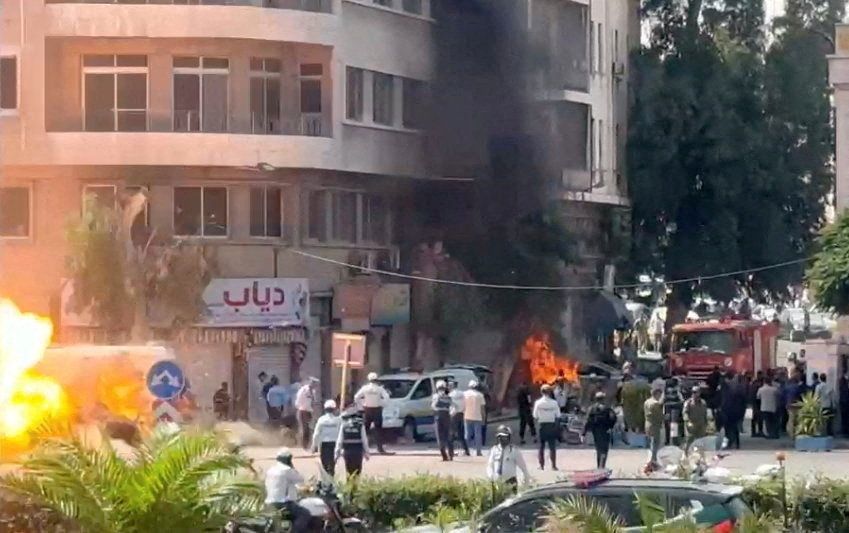 Nahe des Hotels von Frankreichs Präsident Emmanuel Macron sind in Syrien zwei Bomben explodiert.