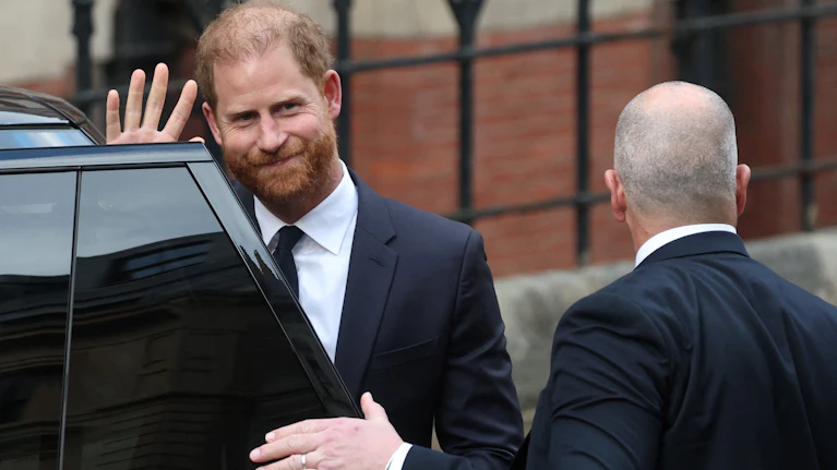 Der Prinz und weitere Prominente, darunter Elton John, wollten sich gegen die rüden Praktiken der britischen Boulevardmedien wehren. Aber nach vier Jahren Zivilprozess verloren die Kläger nun in sämtlichen Punkten. Wie es dazu kommen konnte, wie es jetzt weitergeht.