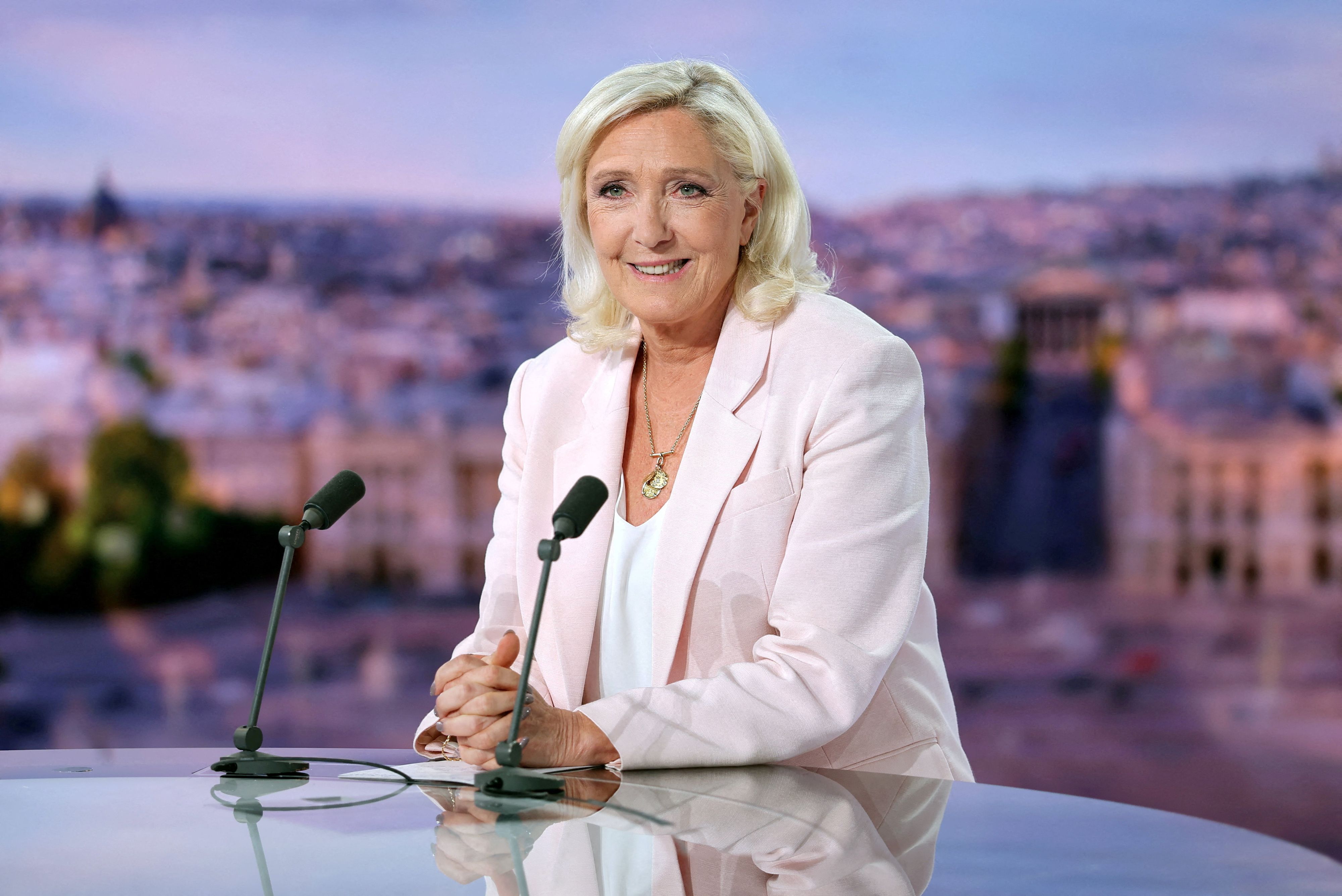 Marine Le Pen kündigte trotz ihrer Verurteilung an, für das Präsidentschaftsamt zu kandidieren. 
