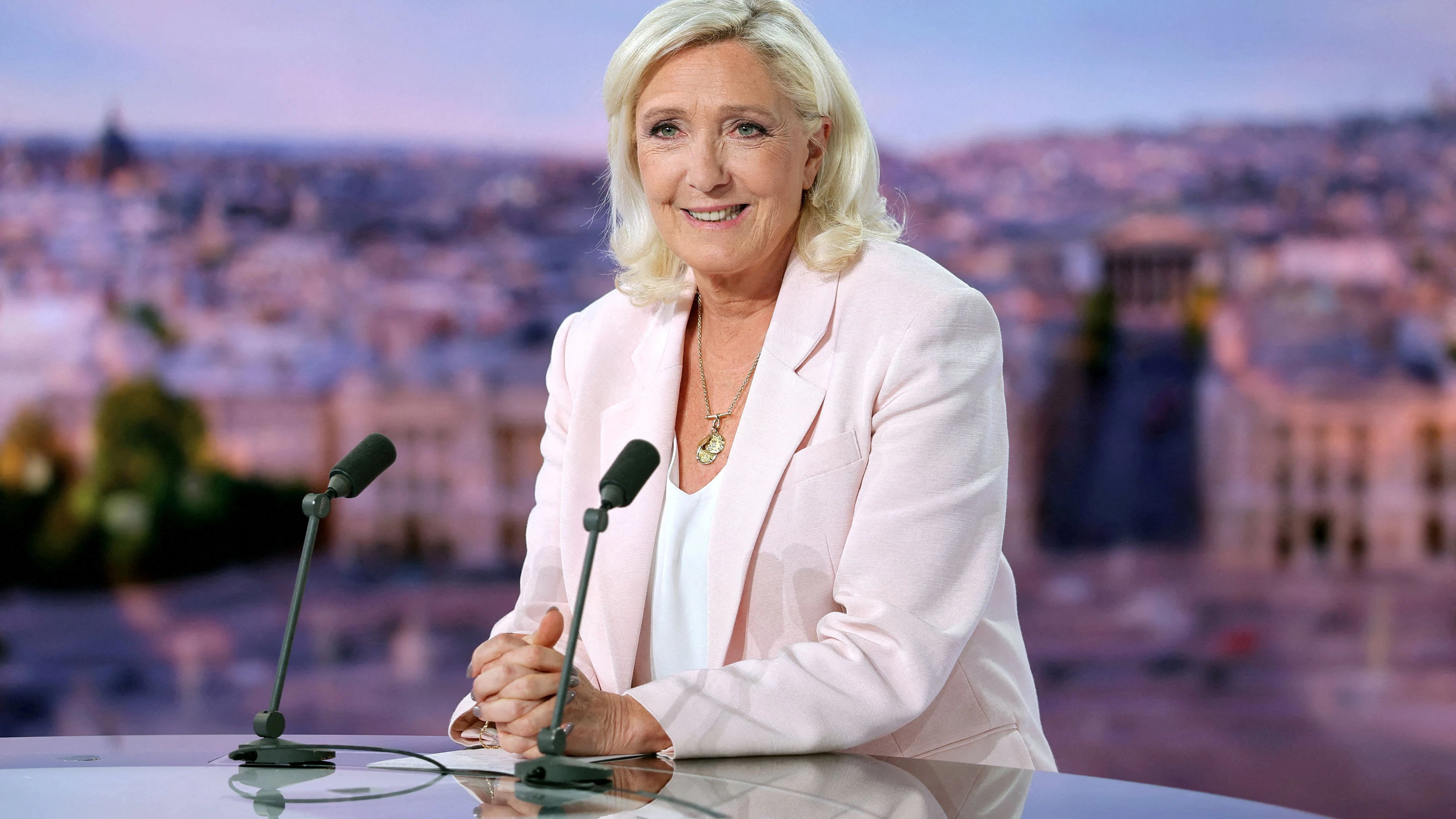 Marine Le Pen kündigte trotz ihrer Verurteilung an, für das Präsidentschaftsamt zu kandidieren. 