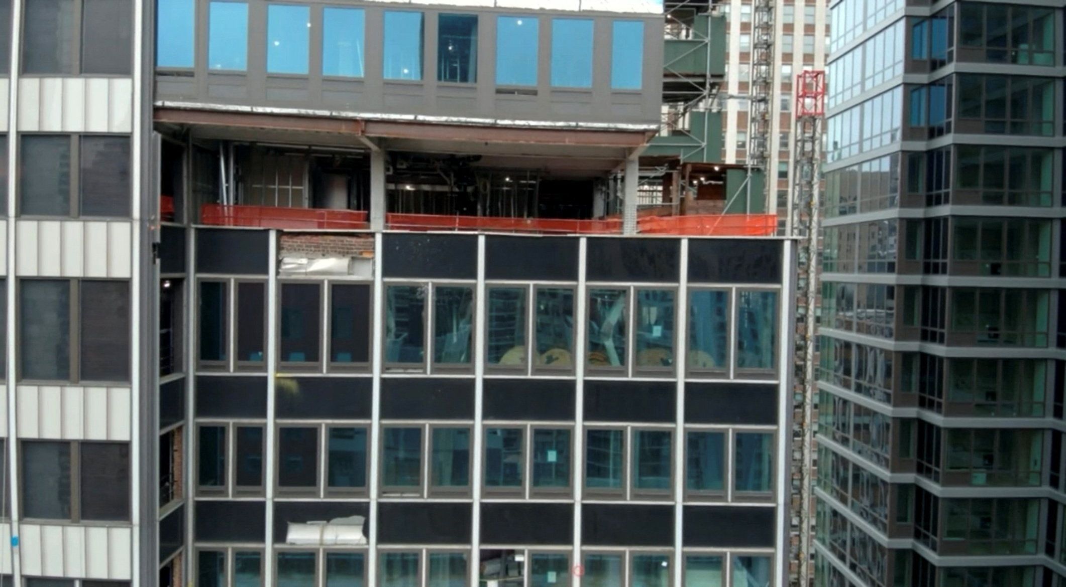 Rund um das frühere Hauptquartier des Pharmakonzerns Pfizer an der 42nd Street wurde ein weiträumiges Gebiet abgesperrt.