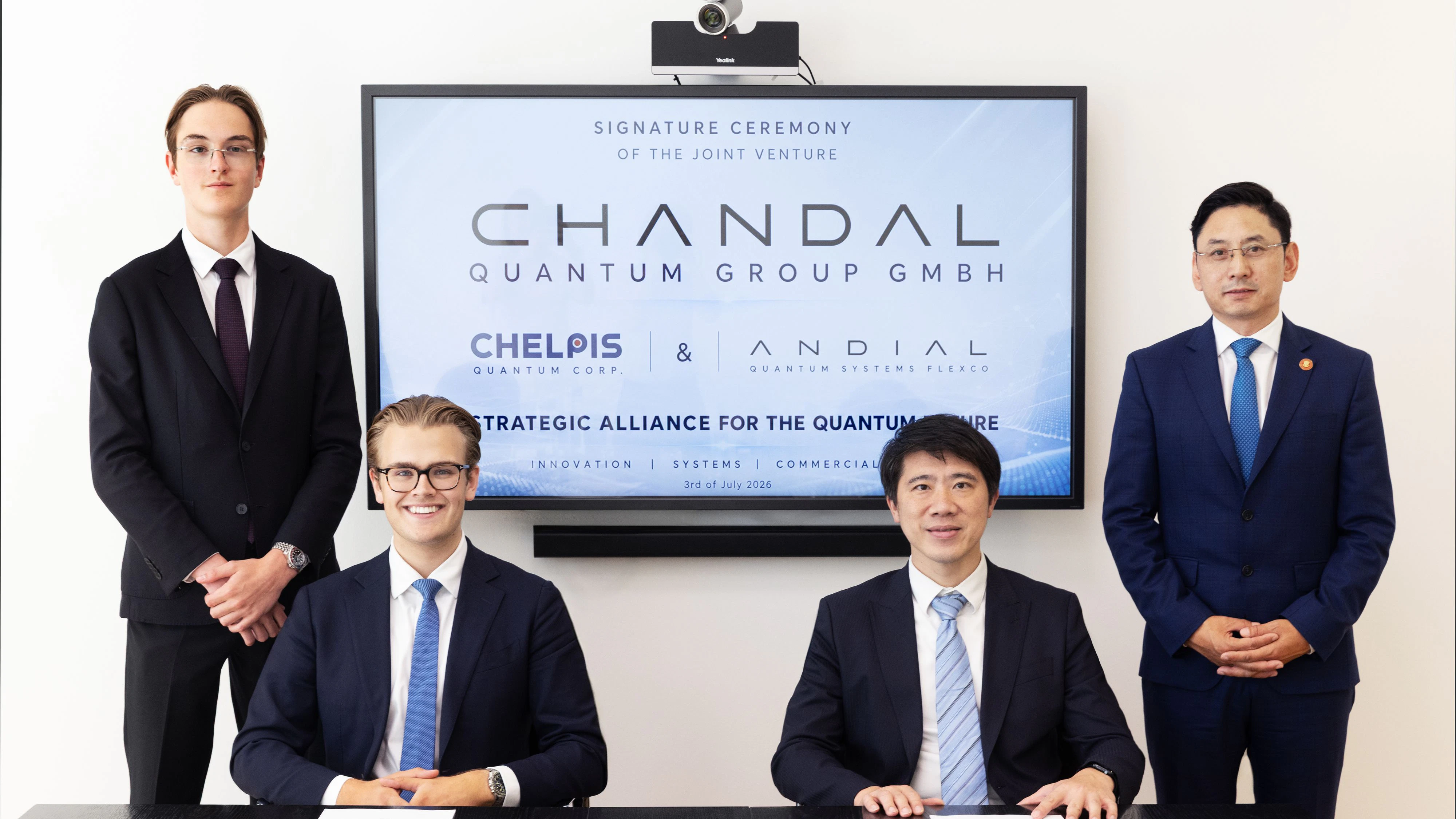 Unterzeichnung des Joint Ventures am 3. Juli 2026 bei Schönherr Rechtsanwälte in Wien. Vonl inks: Nojus Albrichtas (Mitgründer und Geschäftsführer, ANDIAL Quantum Systems), Arthur Dichand(Mitgründer und Geschäftsführer, ANDIAL Quantum Systems), Ming Yang Chih (Gründer und CEO,Chelpis Quantum Corporation) sowie Dargyal Jamyang (Senior Advisor & Vice President, Chelpis Quantum Corporation).