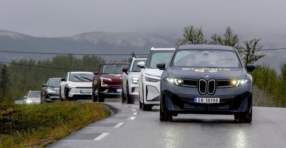 Der BMW iX3 legte im großen Elektroauto-Test dieses Sommers mit 781 Kilometern die größte Strecke zurück. Die meisten Autofahrer laden ihre Fahrzeuge auf, wenn der Akku noch etwa 20 Prozent Kapazität hat. Zu diesem Zeitpunkt hatte der iX3 bereits 587 Kilometer zurückgelegt.