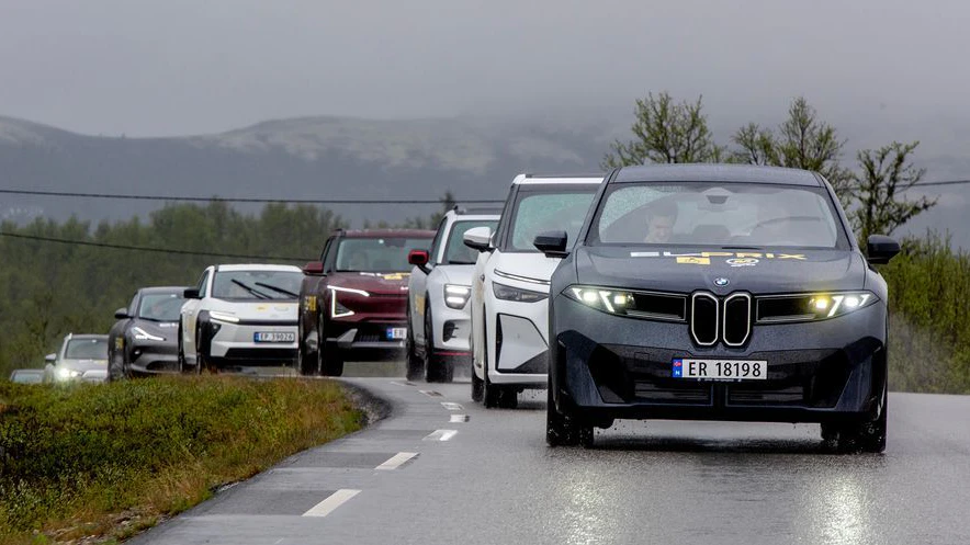 Der BMW iX3 legte im großen Elektroauto-Test dieses Sommers mit 781 Kilometern die größte Strecke zurück. Die meisten Autofahrer laden ihre Fahrzeuge auf, wenn der Akku noch etwa 20 Prozent Kapazität hat. Zu diesem Zeitpunkt hatte der iX3 bereits 587 Kilometer zurückgelegt.