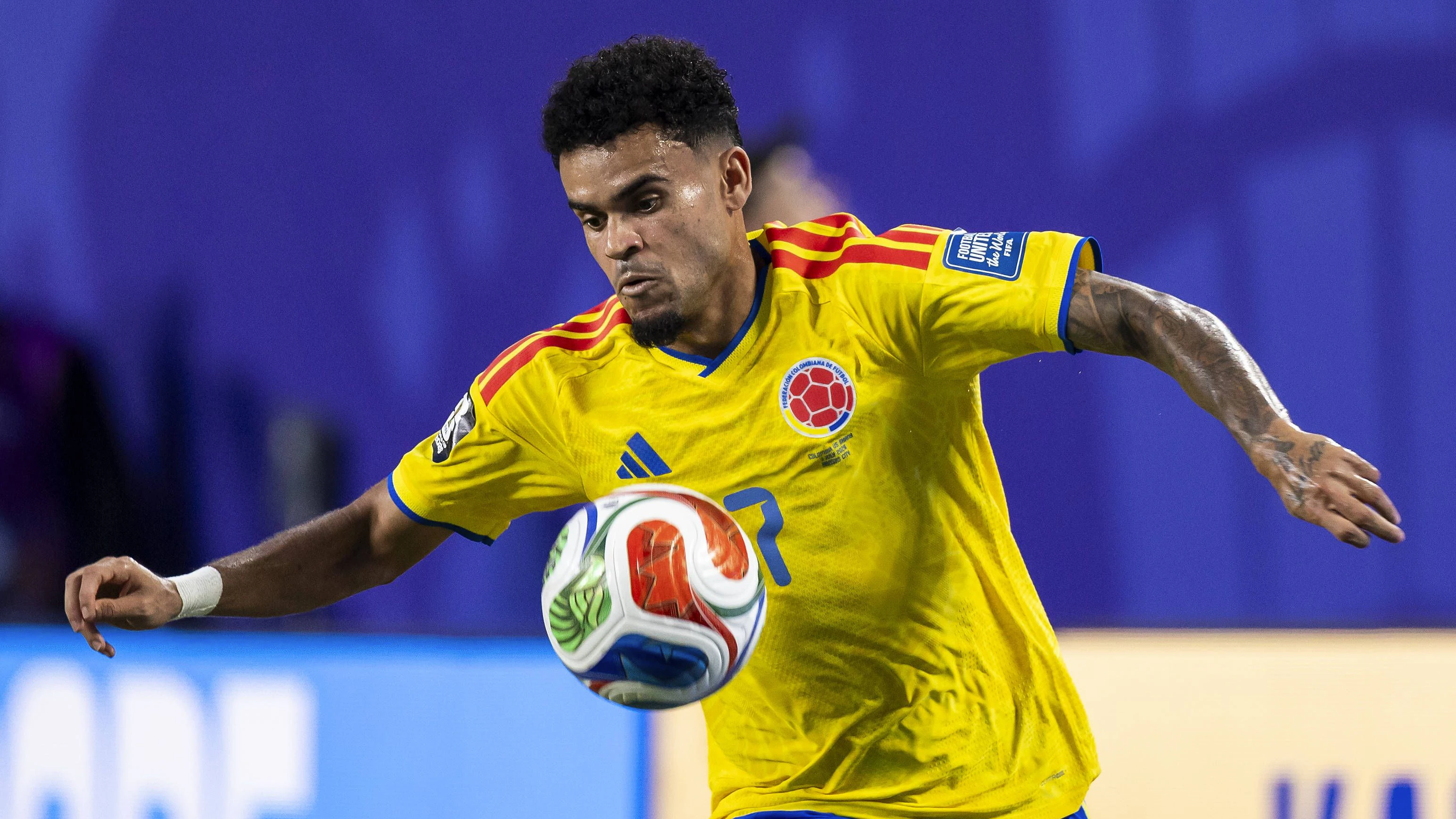 KANSAS CITY, MO - JULY 03: Luis Diaz 7 of Colombia chests down the ball mid air during the FIFA World Cup, WM, Weltmeisterschaft, Fussball 2026 Round of 32 match between Colombia and Ghana on July 3, 2026 at the Kansas City Stadium in Kansas City, MO. Photo by Nick Tre. Smith/Icon Sportswire SOCCER: JUL 03 FIFA World Cup 26 Round of 32 - Colombia v Ghana EDITORIAL USE ONLY Icon2607034400