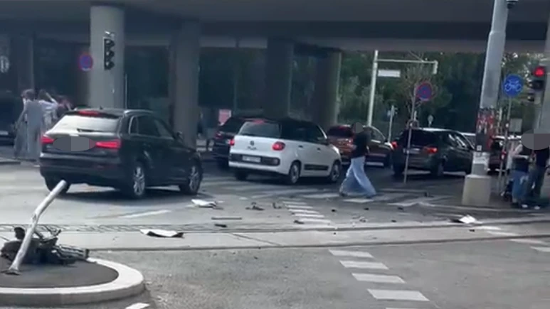 Der Lenker nietete ein Verkehrsschild um und beging Fahrerflucht.