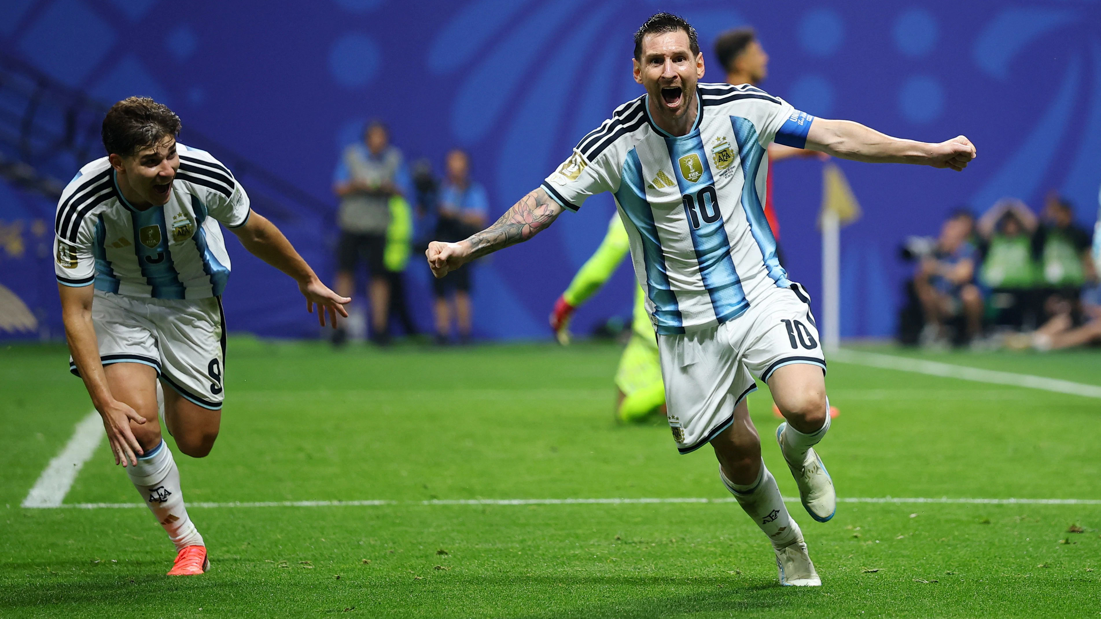 Fußball-Gigant Lionel Messi bejubelt seinen Treffer. 