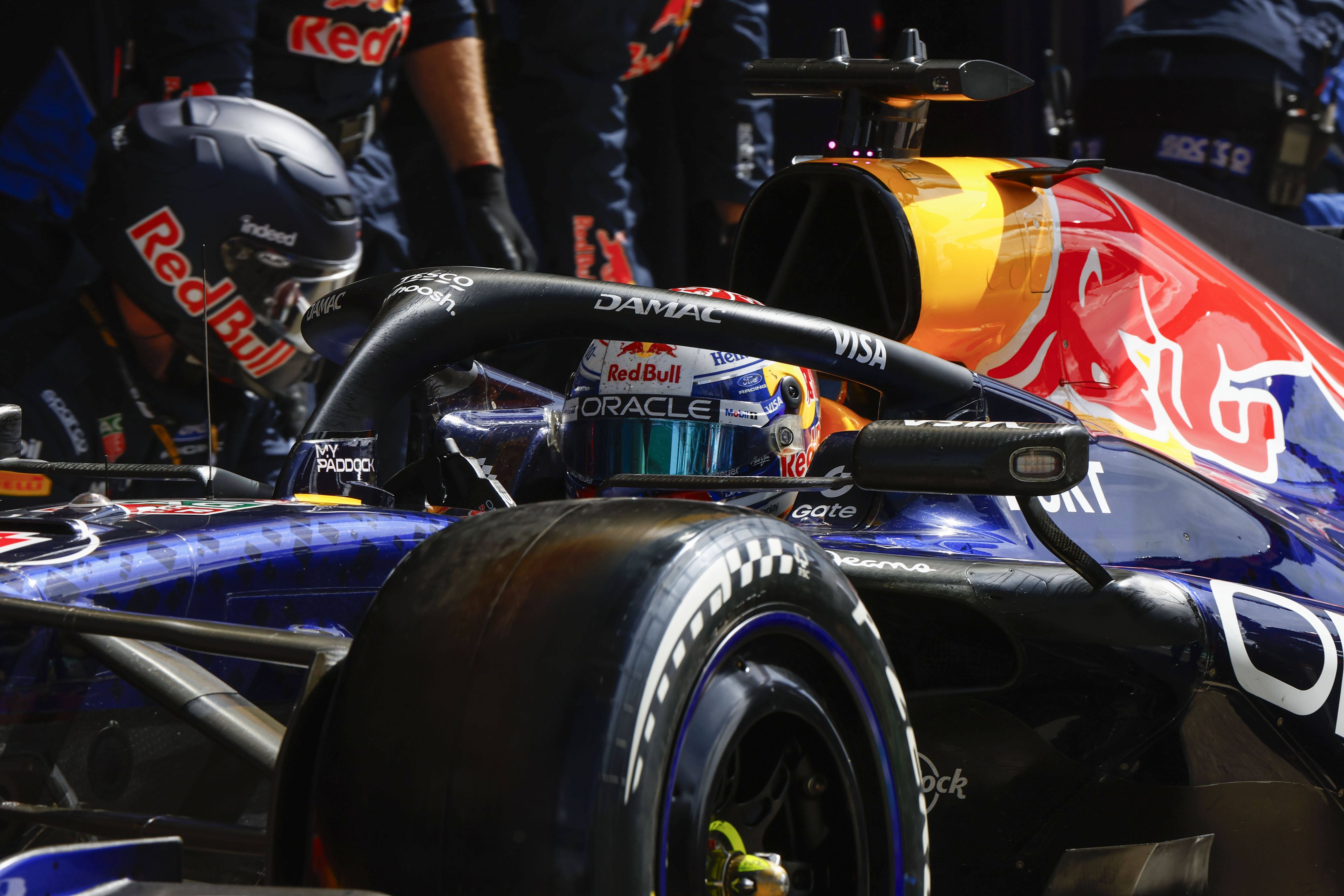Formel-1-Star Max Verstappen in seinem Red Bull. 