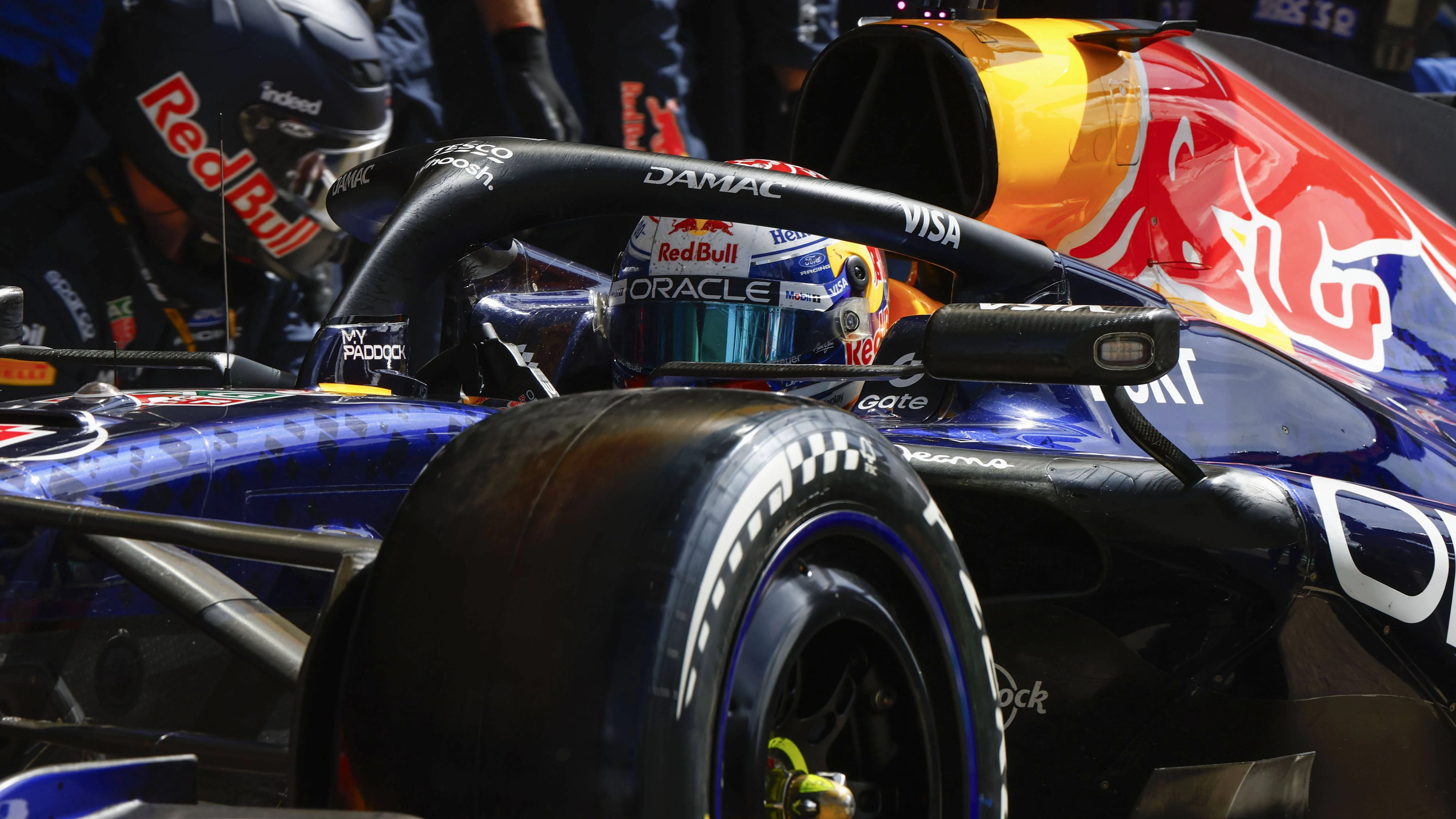 Formel-1-Star Max Verstappen in seinem Red Bull. 