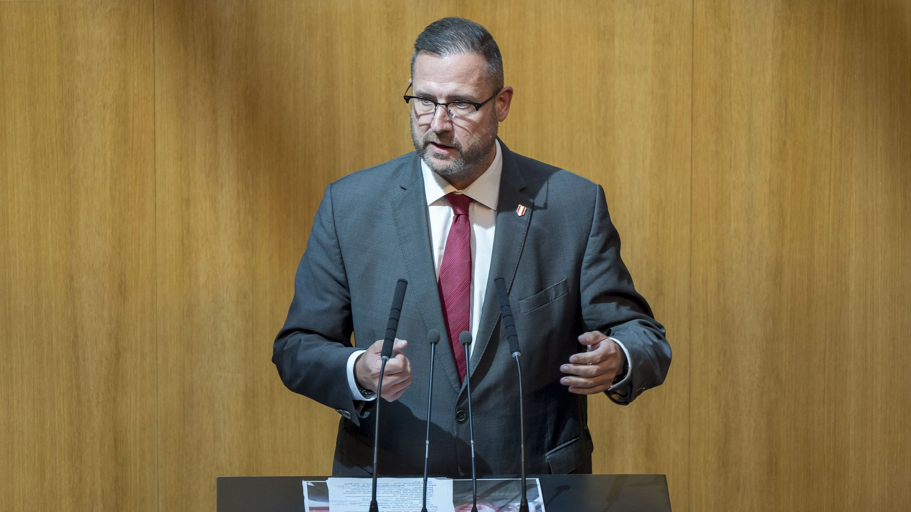FPÖ-Generalsekretär Hafenecker kritisierte Babler für sein Fernbleiben scharf.