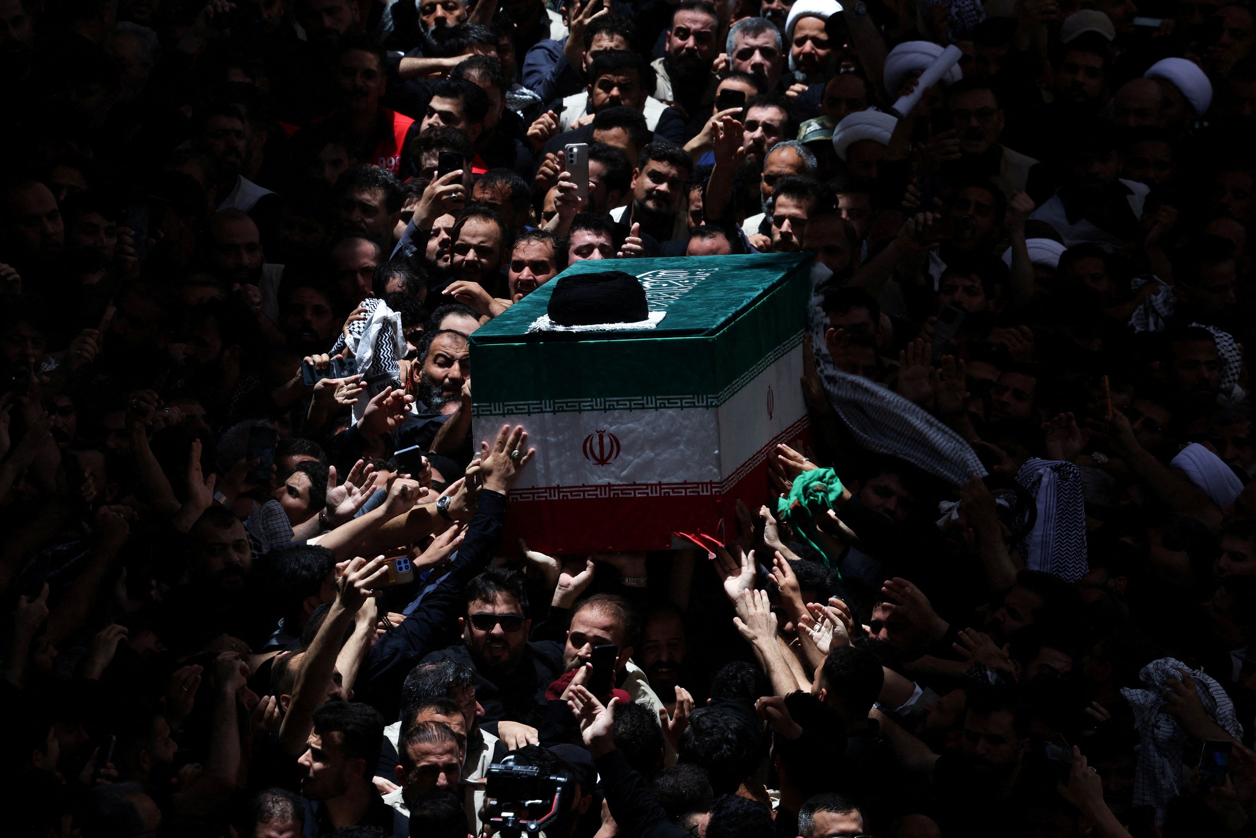 Mehr als vier Monate nach seiner Tötung wird der langjährige oberste Führer des Iran, Ayatollah Ali Chamenei, in seiner Heimatstadt Maschhad im Nordosten des Landes beigesetzt. 