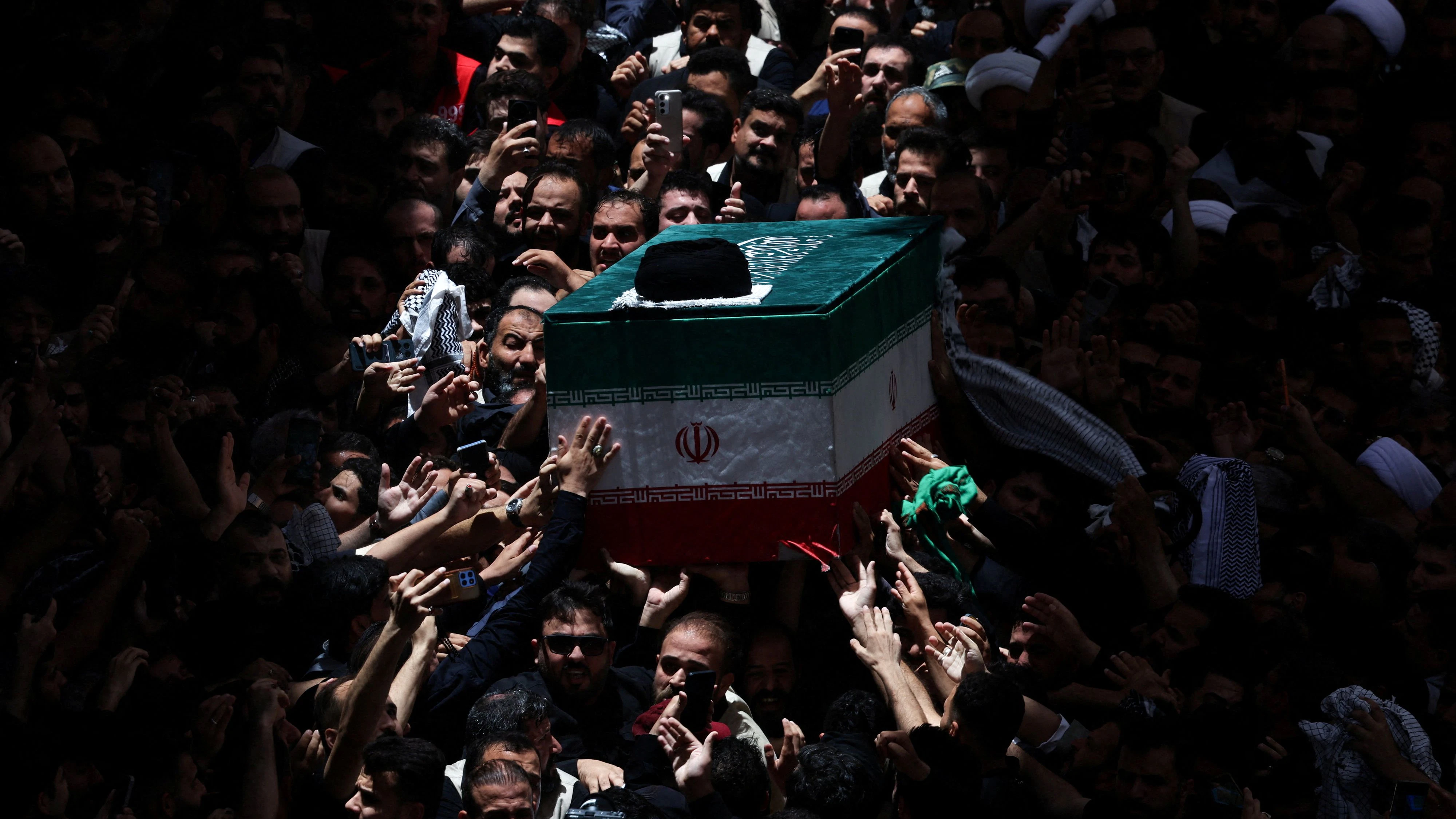 Mehr als vier Monate nach seiner Tötung wird der langjährige oberste Führer des Iran, Ayatollah Ali Chamenei, in seiner Heimatstadt Maschhad im Nordosten des Landes beigesetzt. 