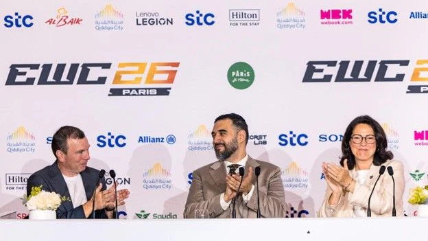 Ralf Reichert, Prinz Faisal bin Bandar bin Sultan Al Saud und Marina Ferrari bei der Eröffnungs-Pressekonferenz.