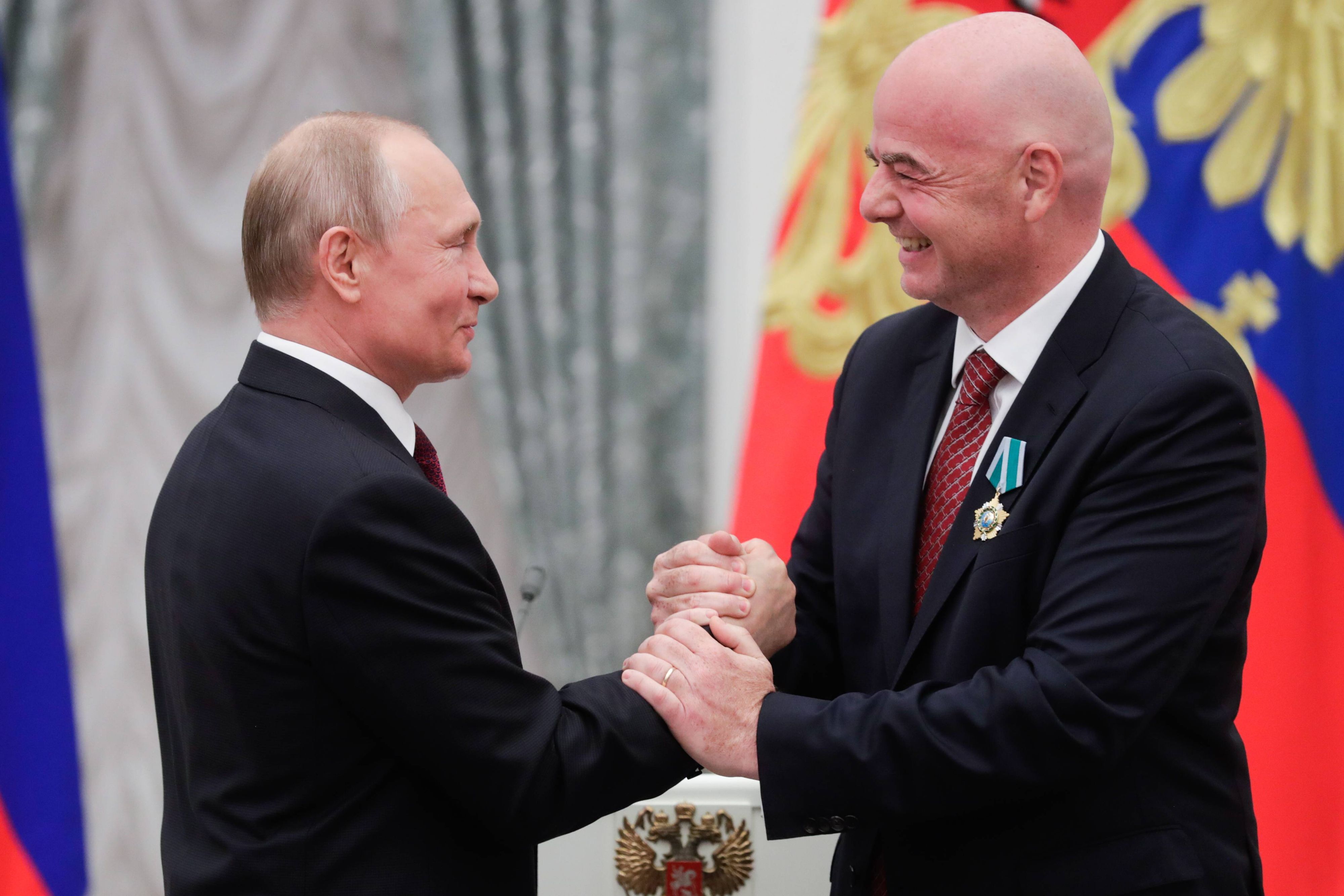 Vladimir Putin und Gianni Infantino.