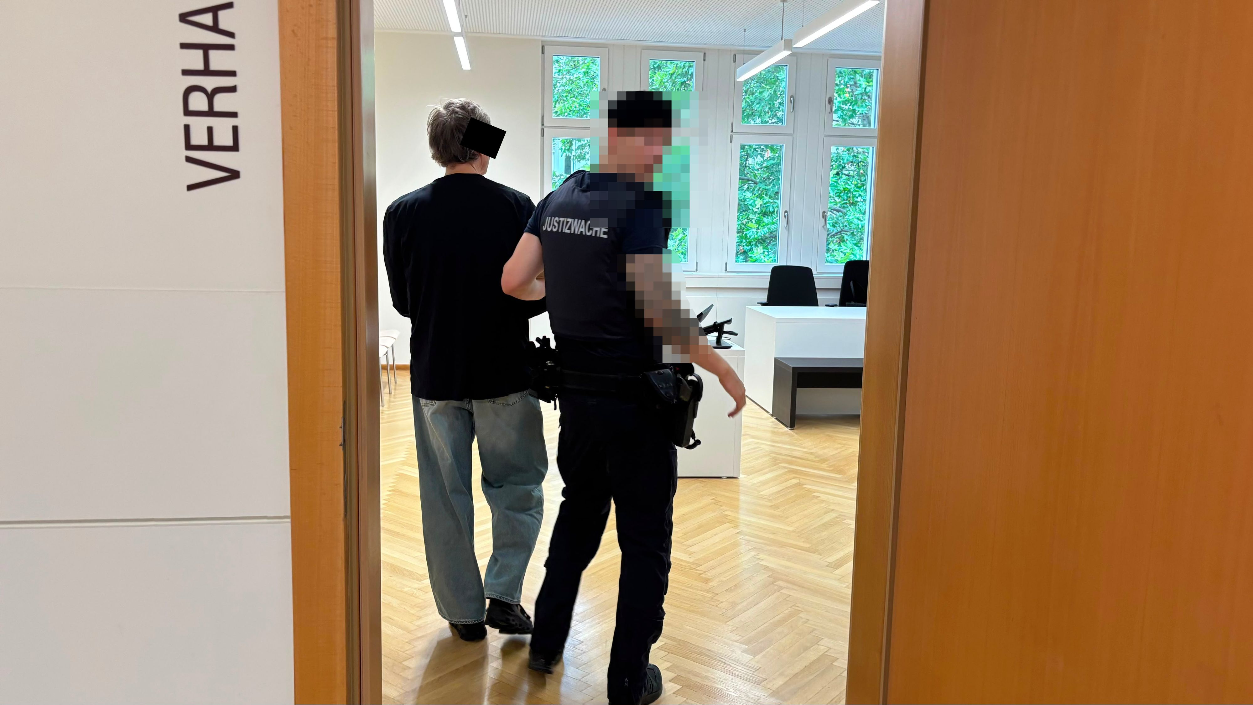 Sagte launig am Landl aus: Der Ex-Architekt – er sitzt derzeit in U-Haft.