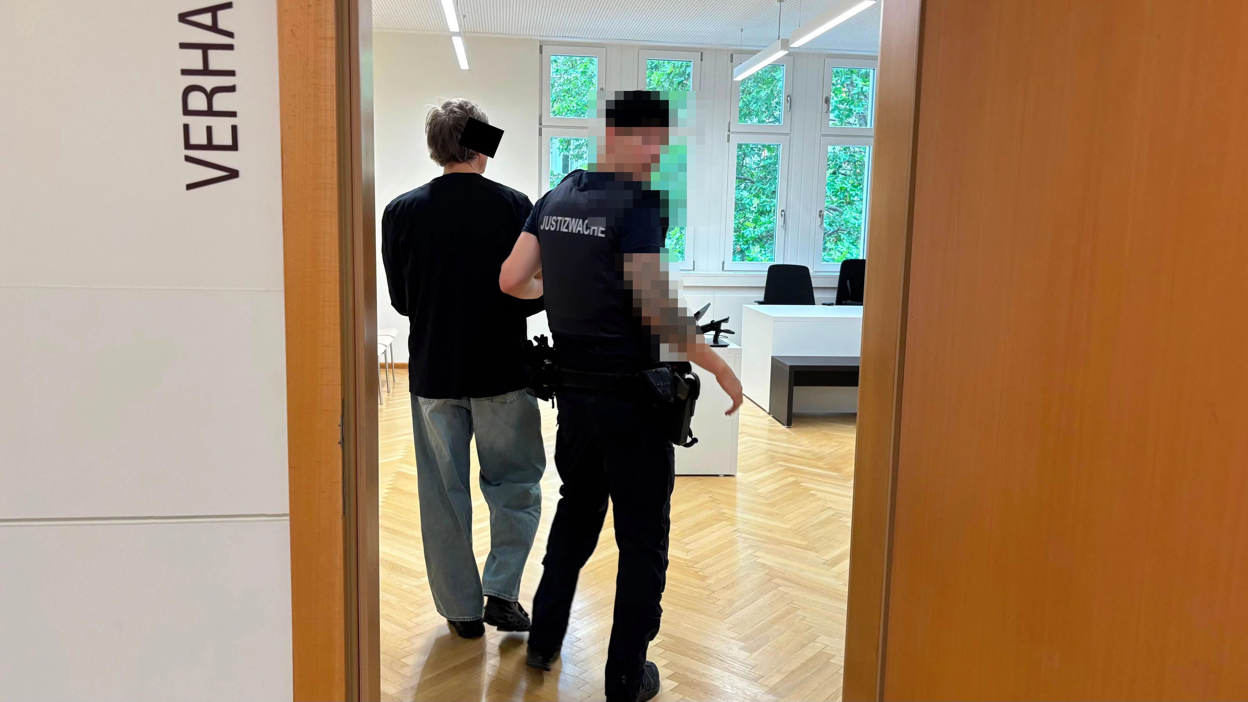 Sagte launig am Landl aus: Der Ex-Architekt – er sitzt derzeit in U-Haft.