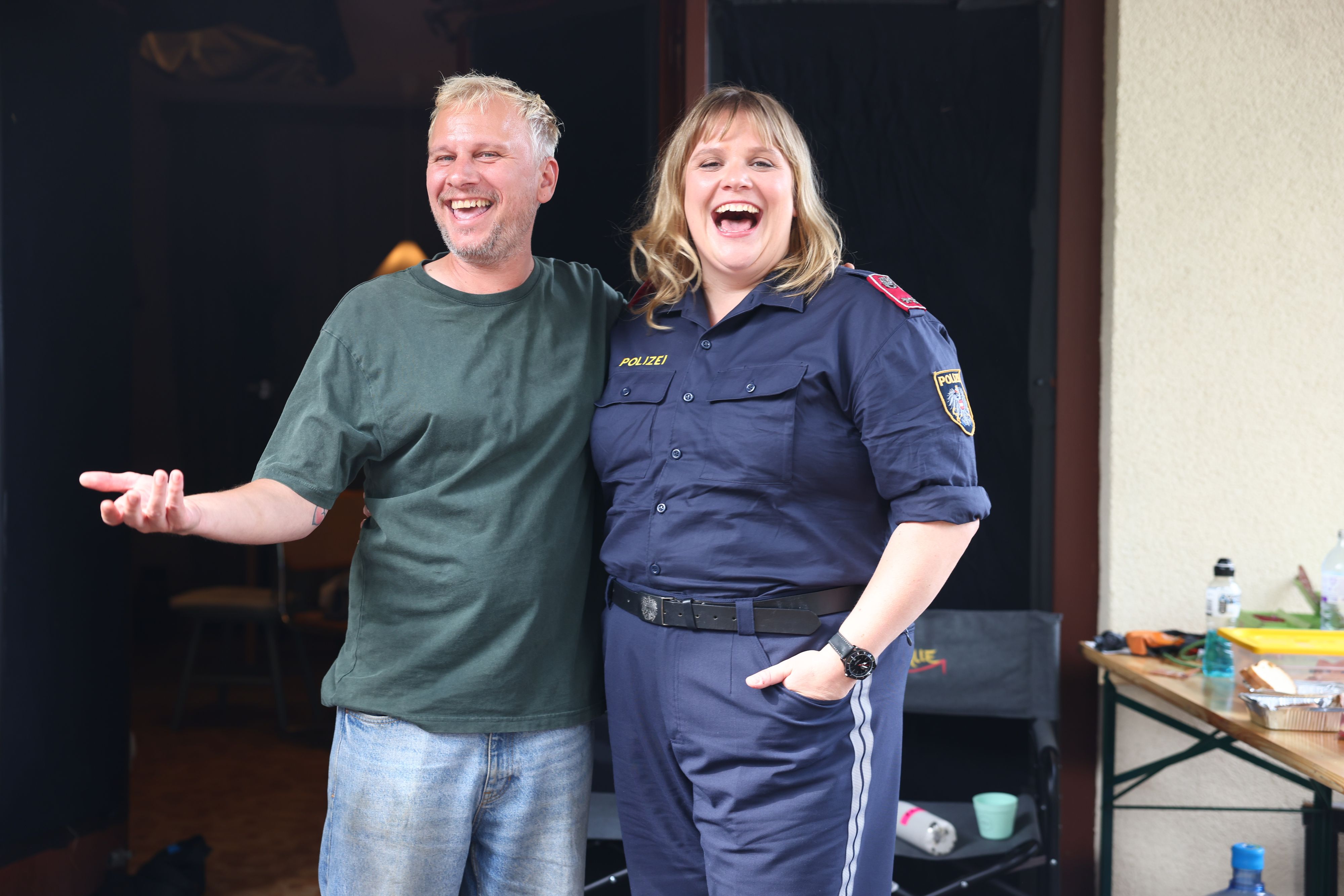 Robert Stadlober und Stefanie Reinsperger am Set der neuen ORF-Komödie 