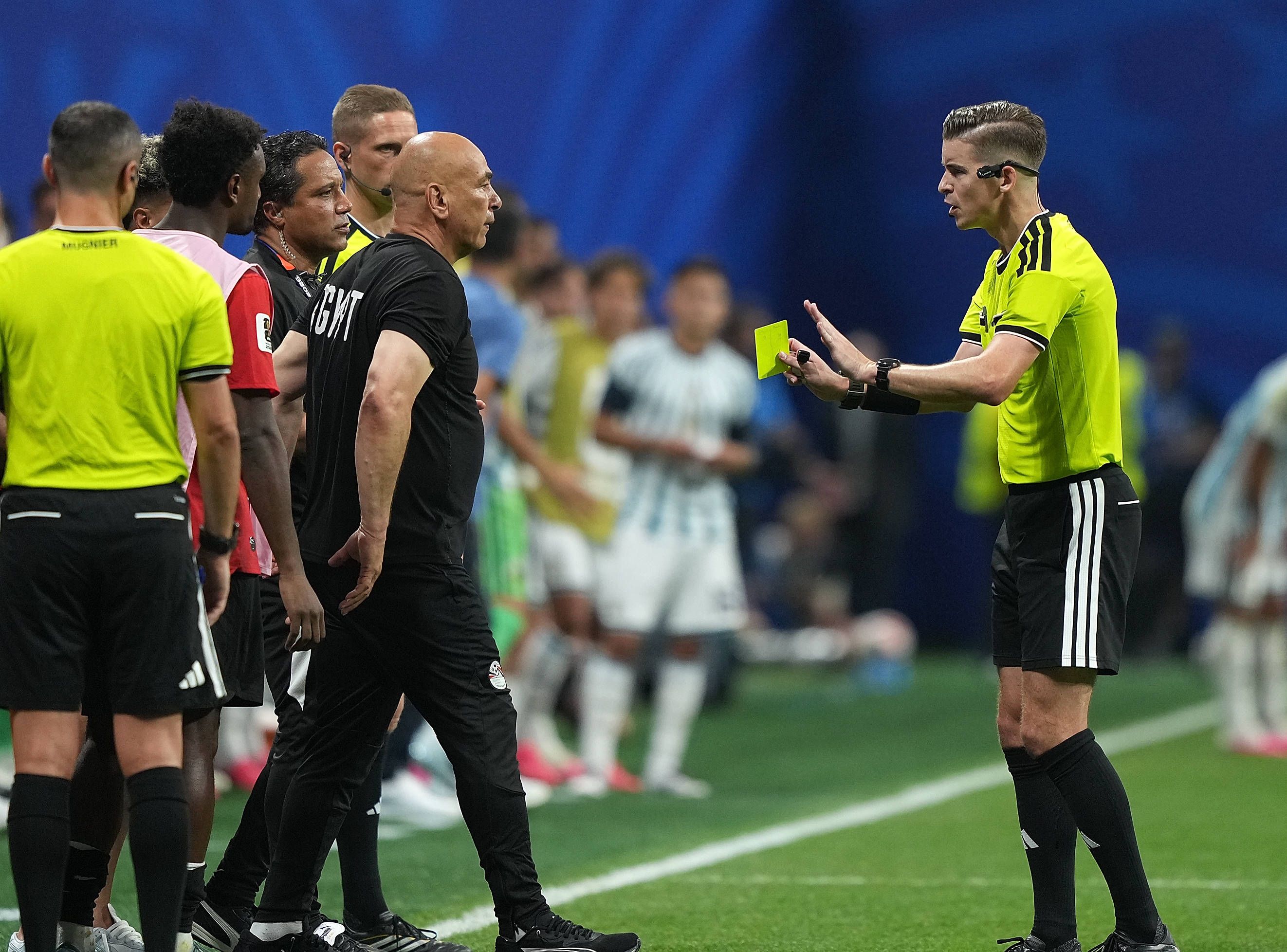 Der ägyptische Teamchef Hossam Hassan schäumt nach dem WM-Aus gegen Argentinien. 